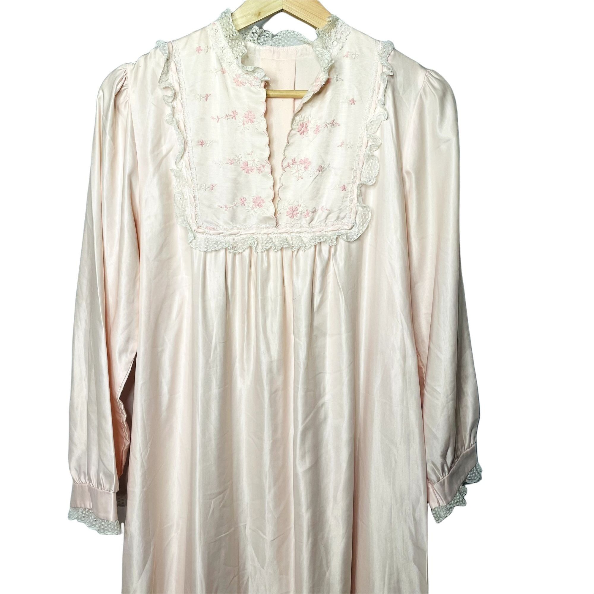 Other Vintage Pink Satin Long Nightgown Modest Sleepware Embroider Size L / US 10 / IT 46 - 2 Thumbnail