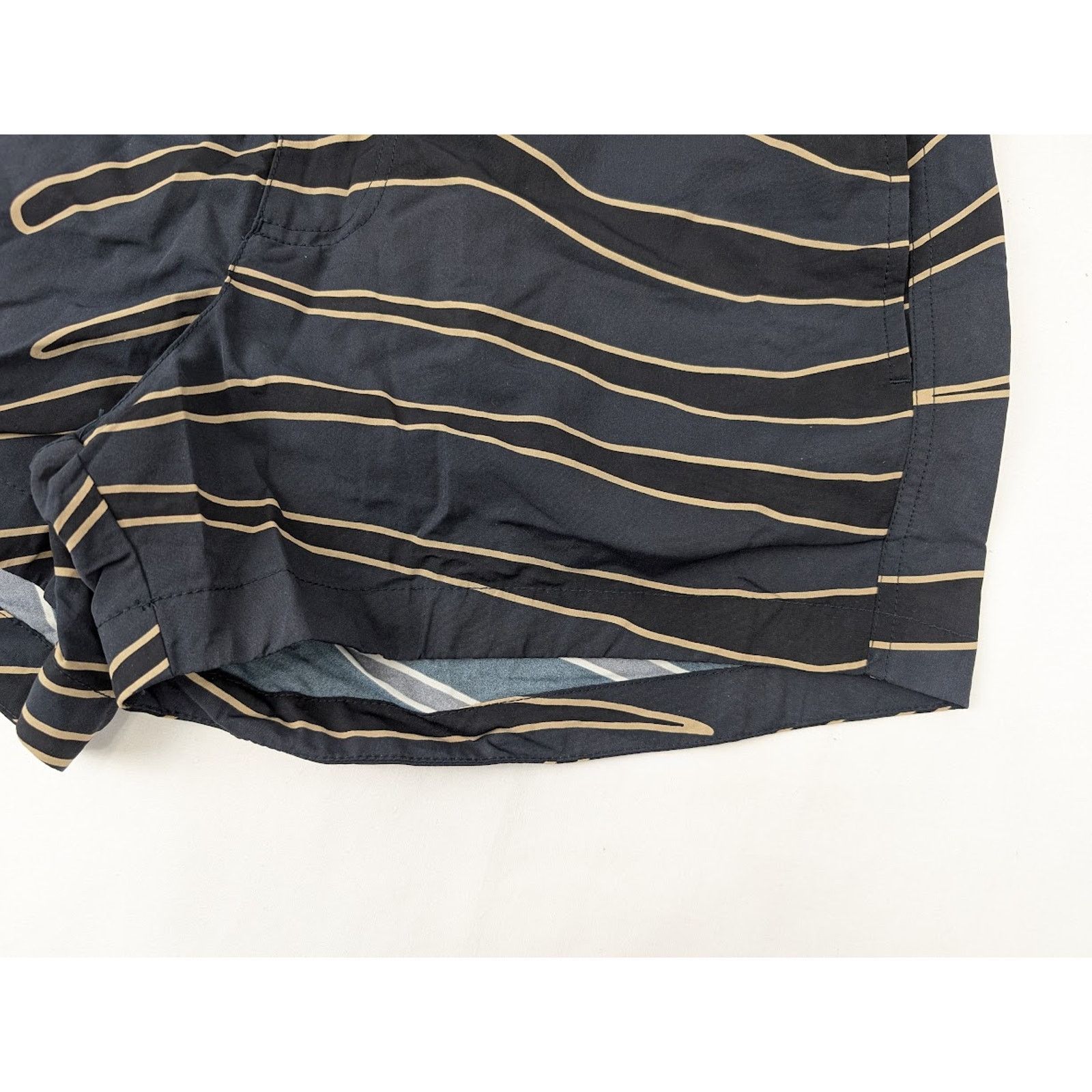 Bottega Veneta o1rshd1 Nylon Animal Print Boxer Short in Navy/Black/Sesame Size US 34 / EU 50 - 8 Thumbnail