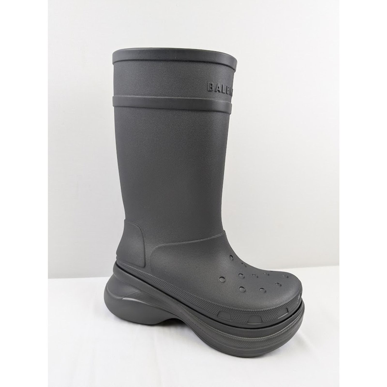 Balenciaga o1rshd1 Crocs Rubber Boots in Grafite Size US 10 / EU 43 - 2 Thumbnail