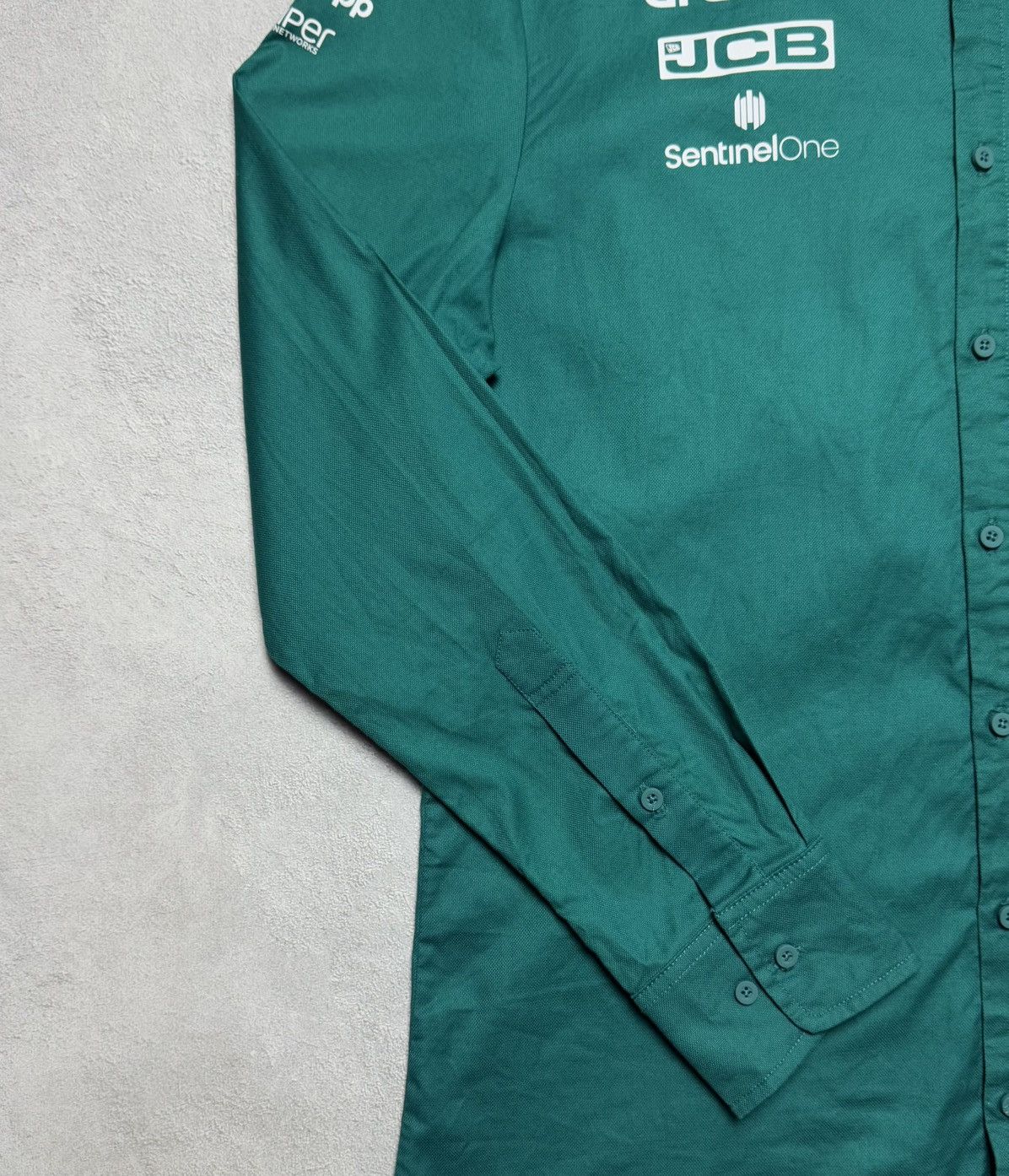 Formula 1 Aston Martin Cognizant F1 Racing Team 2023 Button Up Shirt Size US L / EU 52-54 / 3 - 5 Thumbnail