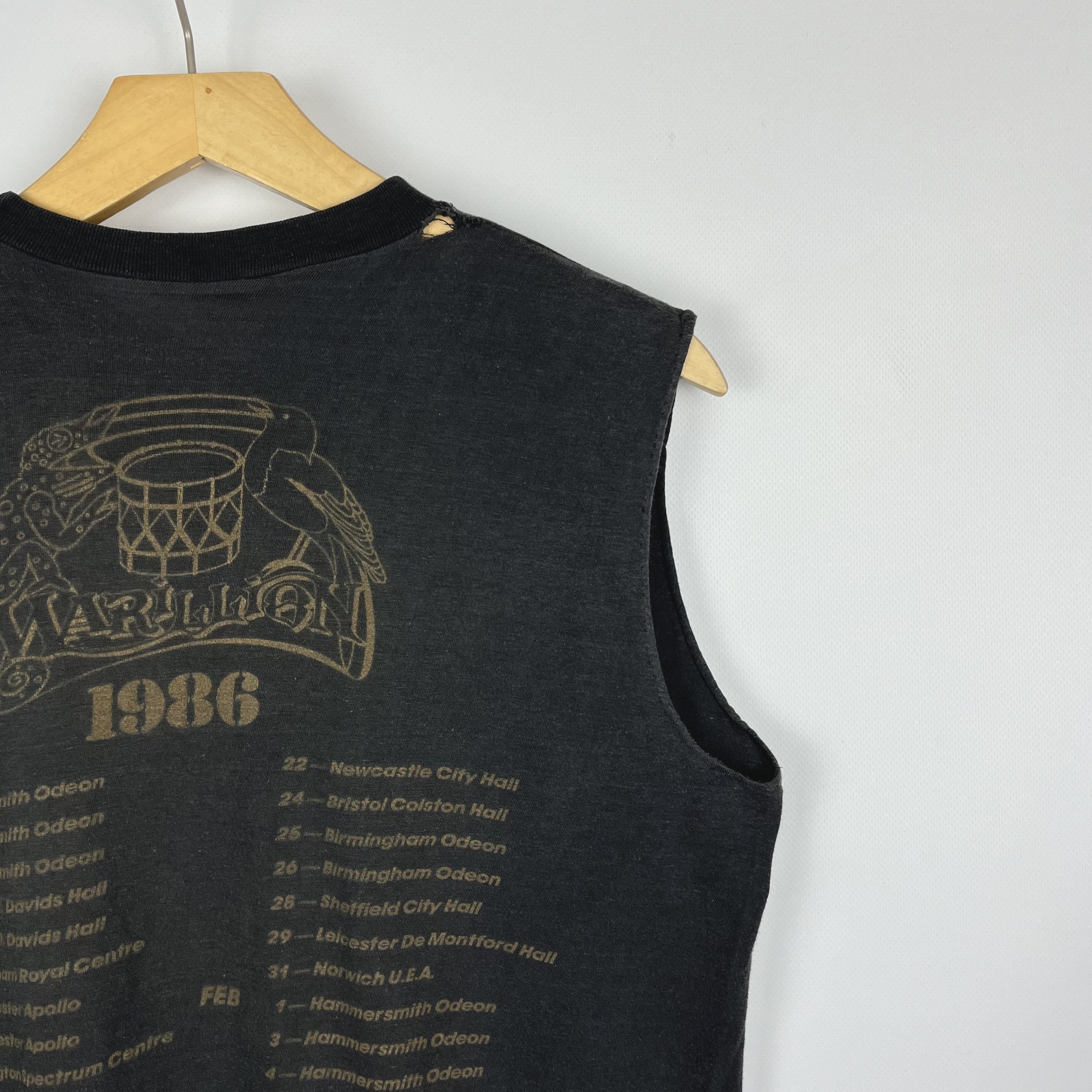 Band Tees Vintage Marillion Tour Rock Band Cropped T Shirt 1986 Size US M / EU 48-50 / 2 - 15 Thumbnail