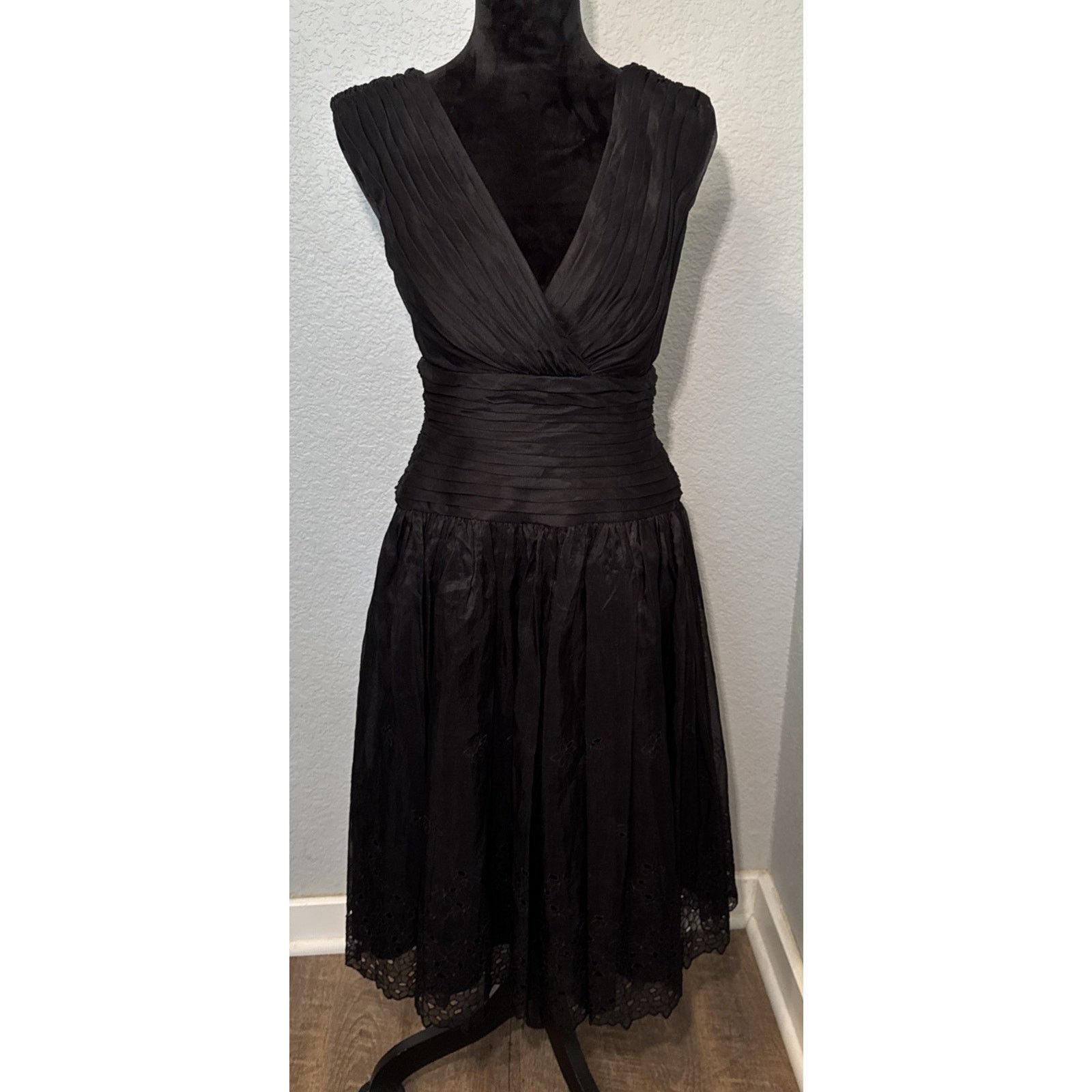 Tadashi Shoji Tadashi 100% Silk Black Dress Eyelet Cutouts In Skirt Size 2 Size XS / US 0-2 / IT 36-38 - 1 Thumbnail