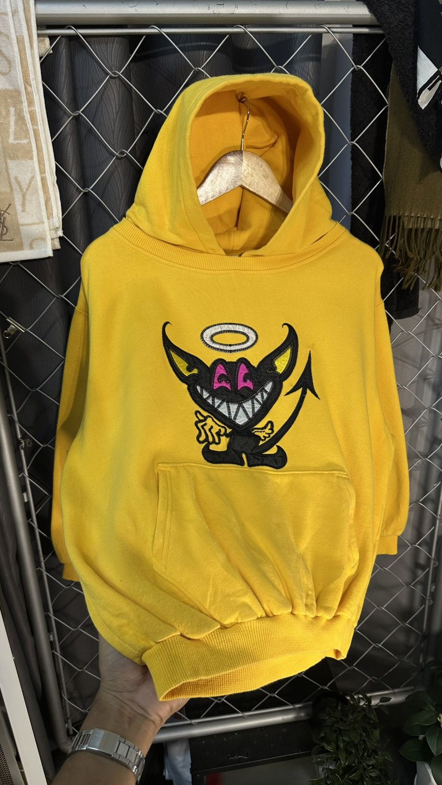 Vintage ANGEL DEVIL PARODY OAKLEY HOODIE YELLOW Size US M / EU 48-50 / 2 - 2 Thumbnail