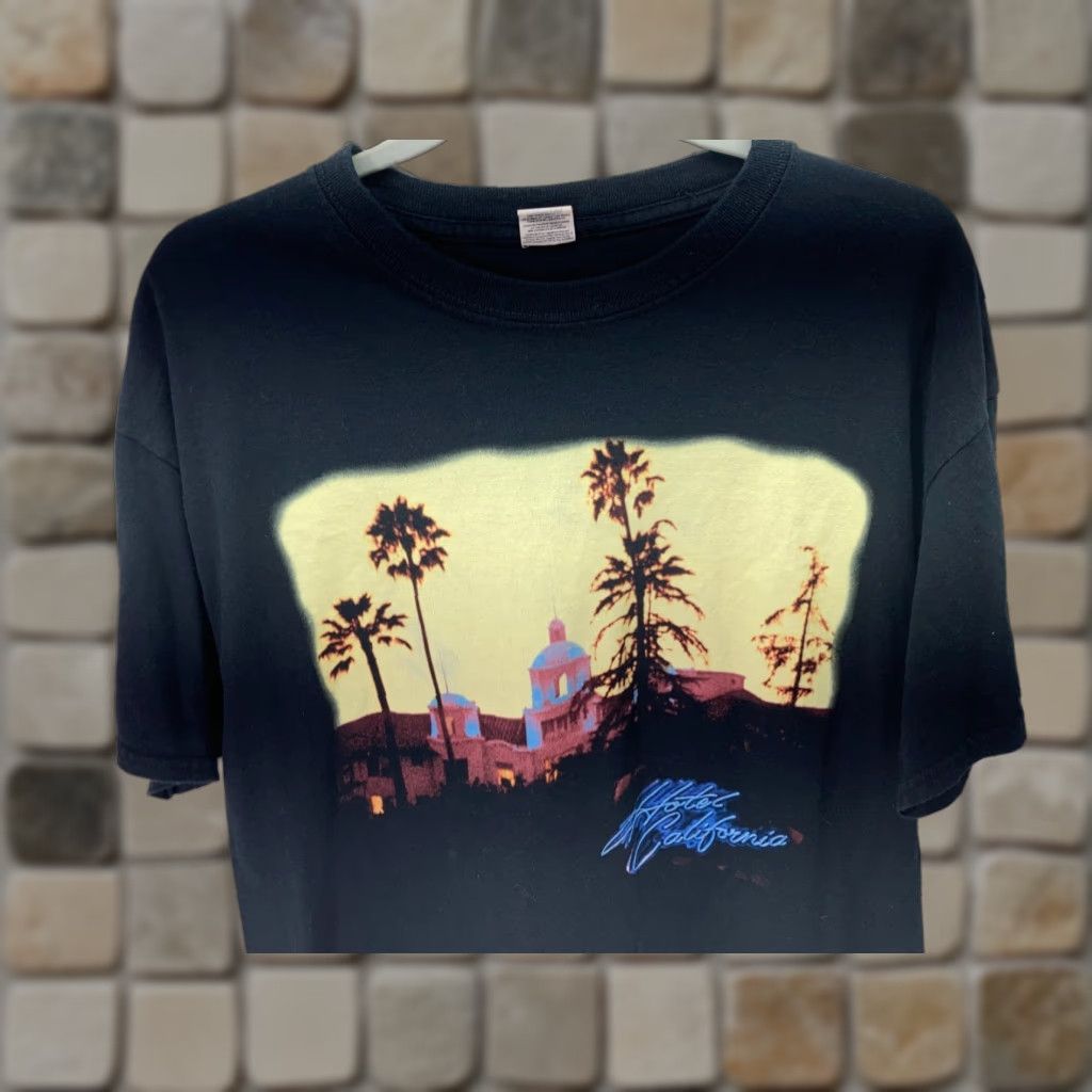 Gildan VINTAGE The Eagles Hotel California Concert T-Shirt Mens S Black Graphic Gildan Cotton Size US S / EU 44-46 / 1 - 1 Thumbnail