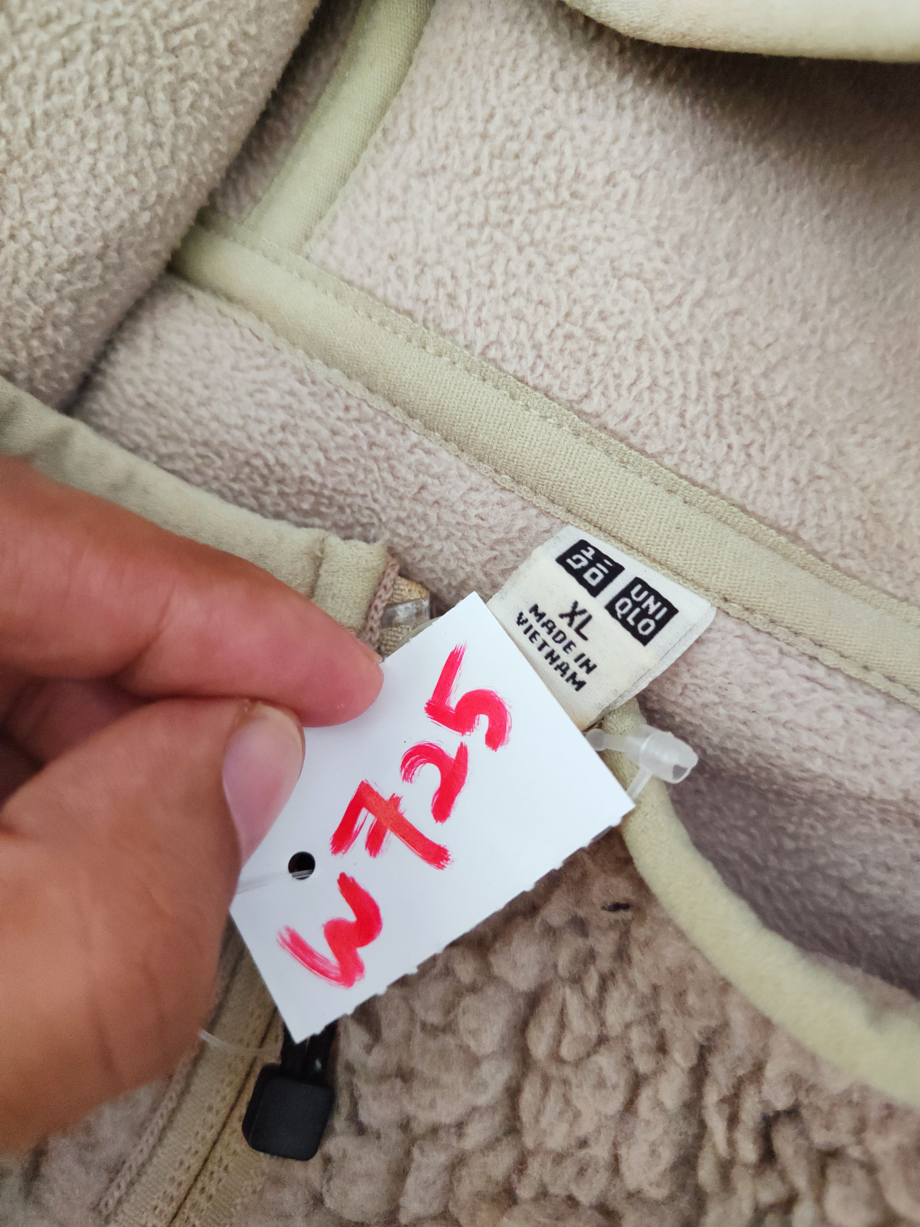 Japanese Brand Uniqlo Beige fleece Fur Knitwear Hoodie Sweaters #W725 Size US XL / EU 56 / 4 - 13 Thumbnail
