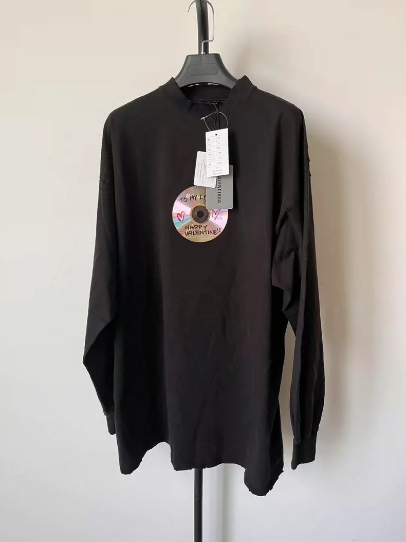 Balenciaga Balenciaga Round Neck Chest Disc Long Sleeve T-Shirt Regul Size US S / EU 44-46 / 1 - 1 Thumbnail