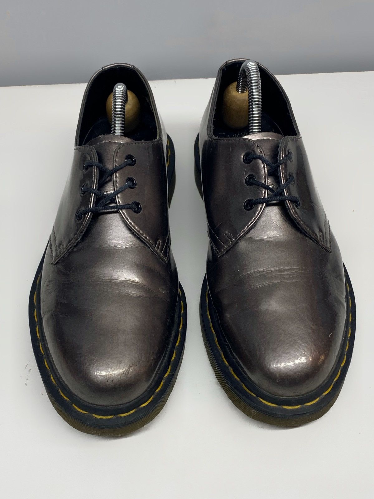 Dr. Martens Dr Martens Enamel Eye Pewter Patent Leather Lace Up Oxfords Size US 6 / EU 39 - 3 Thumbnail