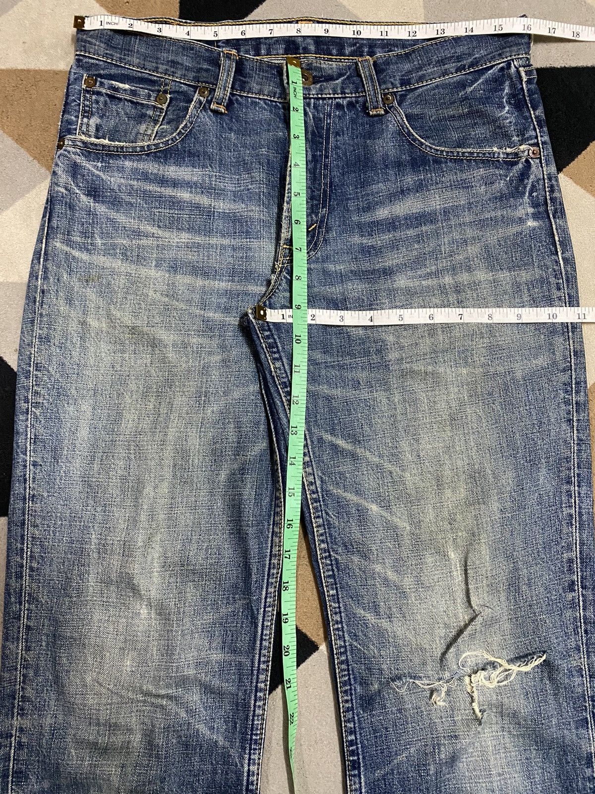 Levi's Distressed vintage Levi's 501 jeans with a relaxed fit jeans Size US 32 / EU 48 - 16 Thumbnail