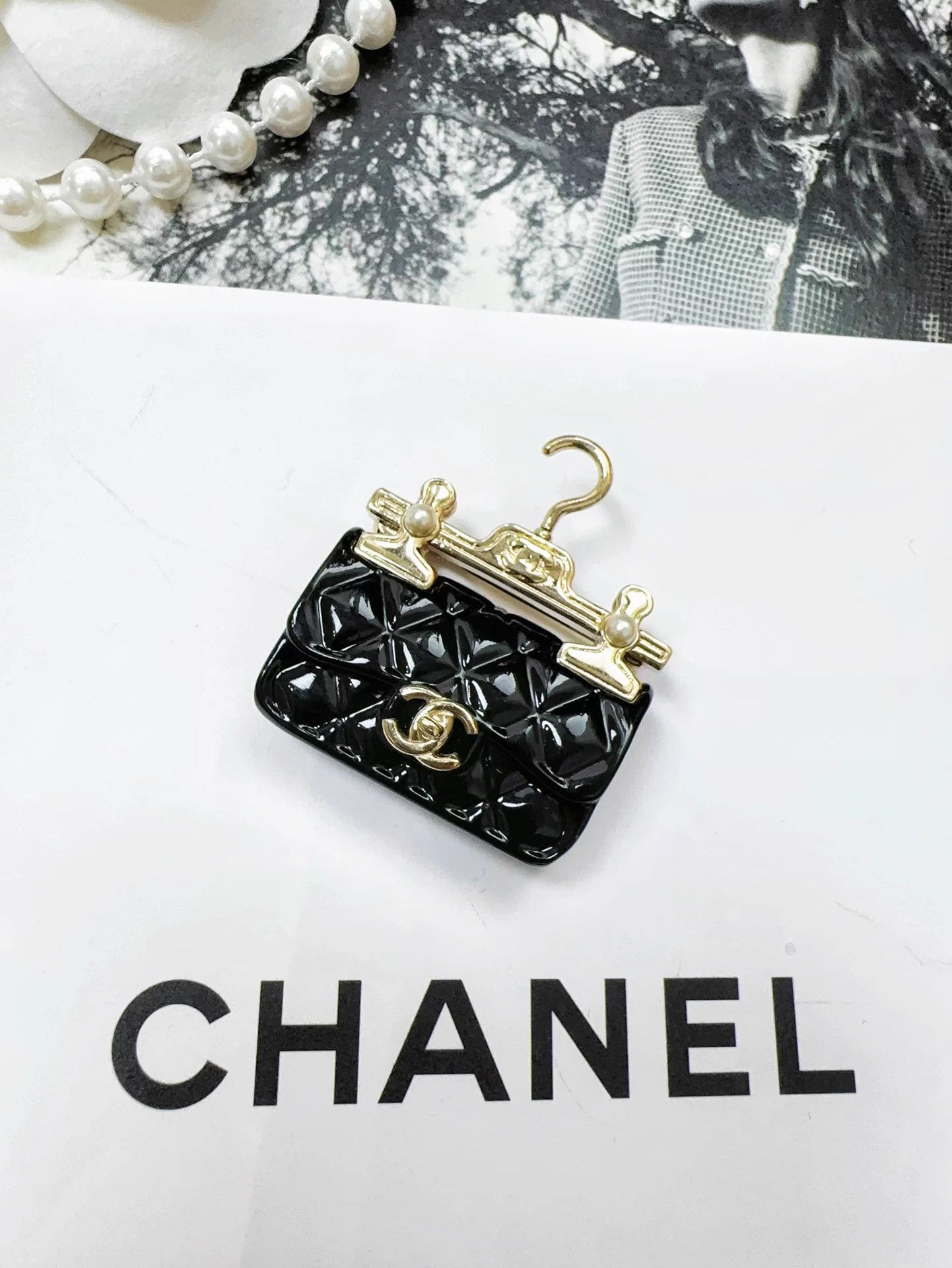 Chanel Chanel 23C Black CC Brooch Hanger Gold-Tone Size ONE SIZE - 6 Thumbnail