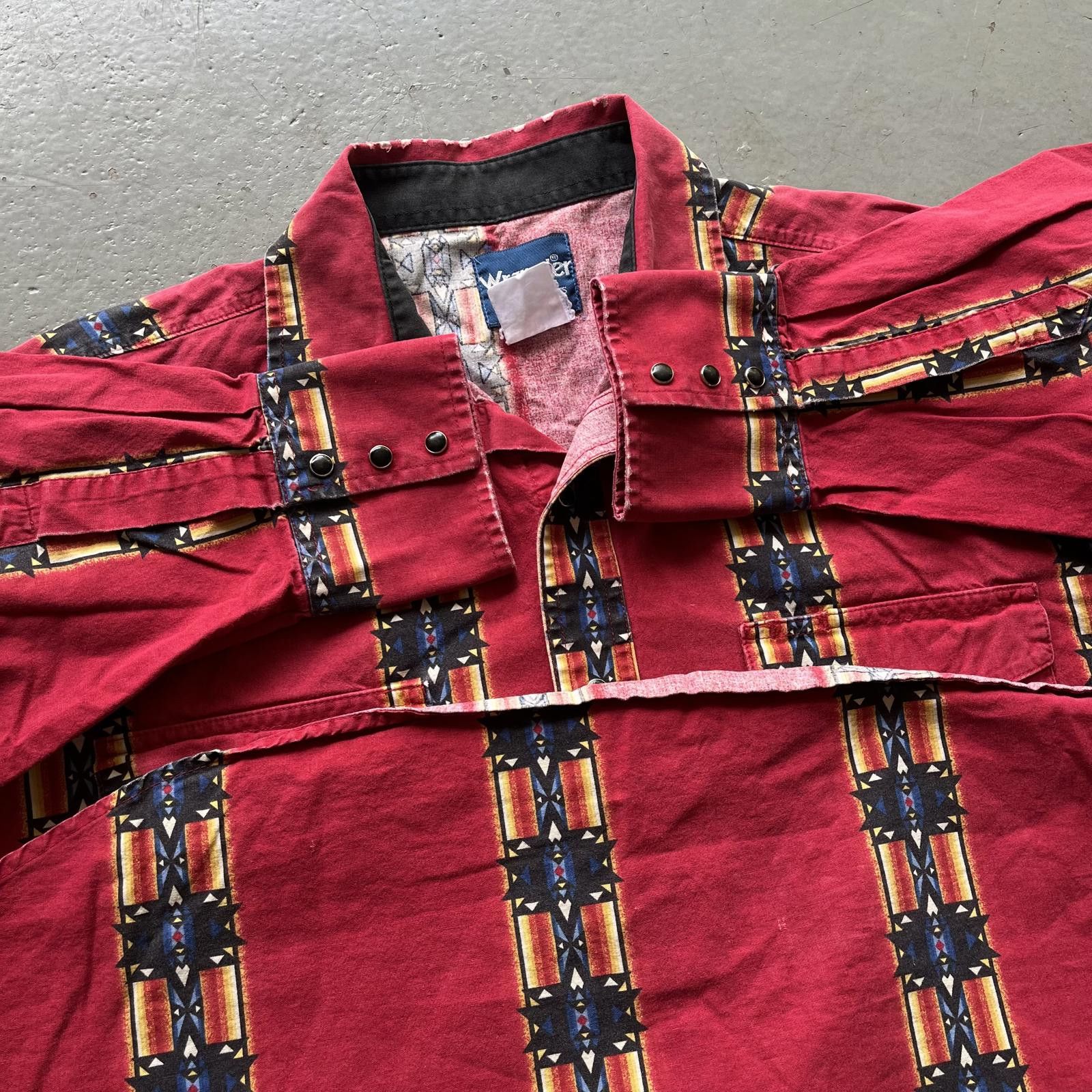 Vintage × Wrangler Vintage Aztec Wrangler Brushpopper Pearl Snap Western Shirt Size US XL / EU 56 / 4 - 4 Thumbnail