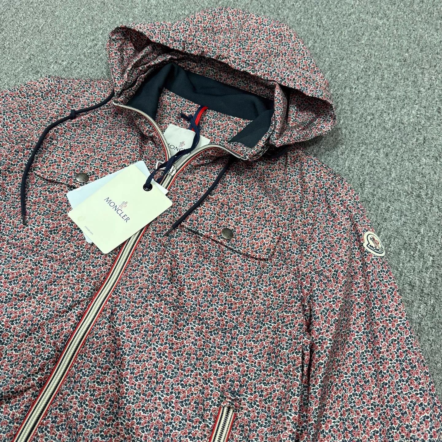 Moncler Moncler floral all over print jacket size 1 unused Size S / US 4 / IT 40 - 3 Thumbnail