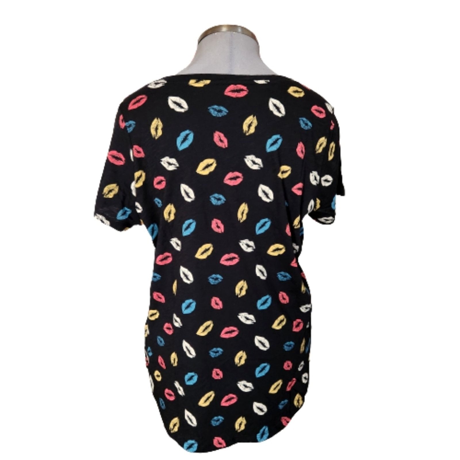 Torrid TORRID ☆ MUTI-COLOR KISSES ☆ CLASSIC SLUB TEE ☆ NWOT Size 4XL / US 24-26 - 5 Thumbnail