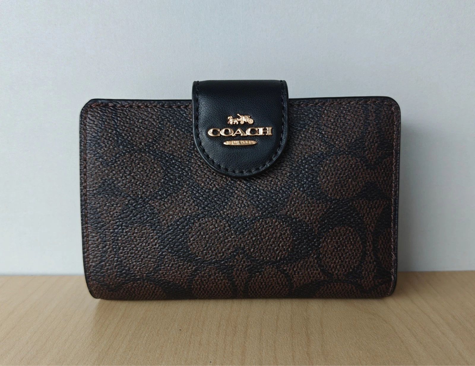 Coach Coach Medium Corner Zip Wallet In Signature T/1017 Size ONE SIZE - 1 Thumbnail