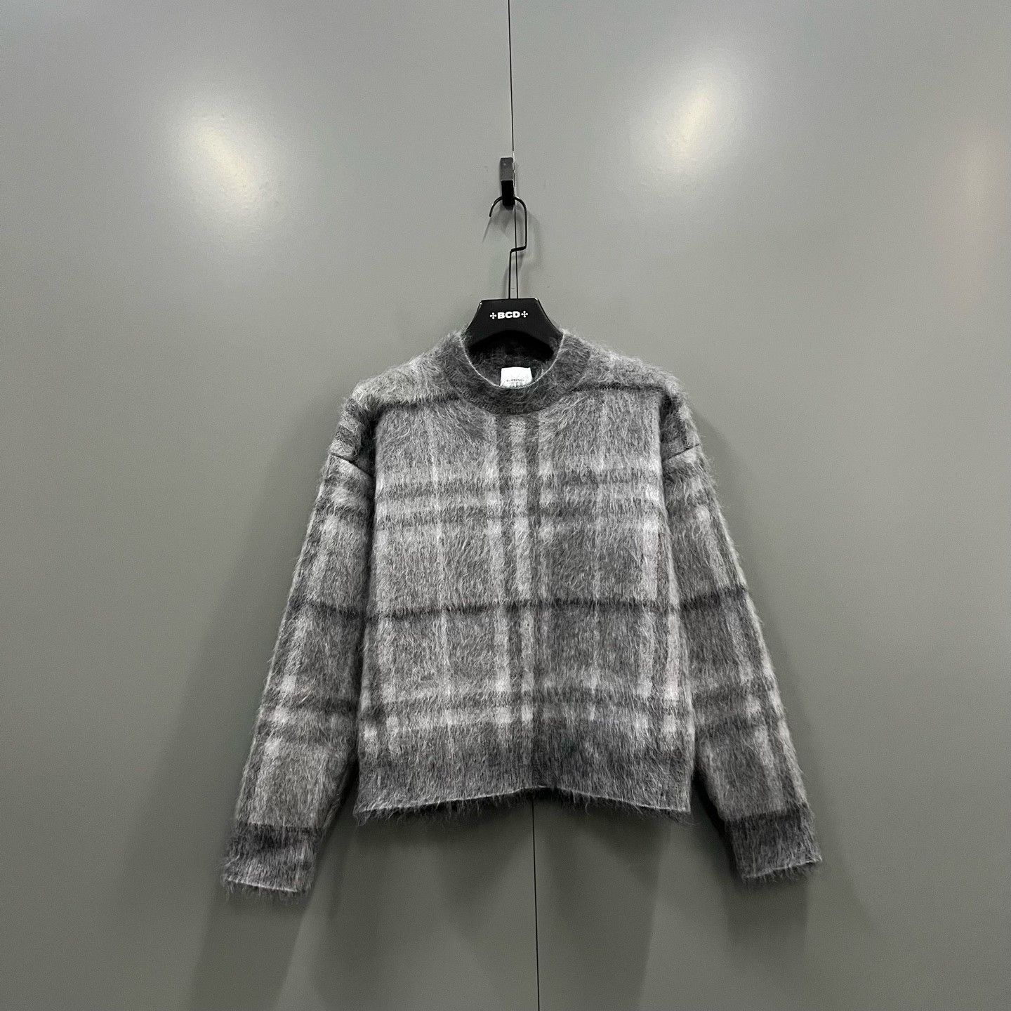 Burberry Burberry Plaid Sweater S Women Size S / US 4 / IT 40 - 1 Thumbnail