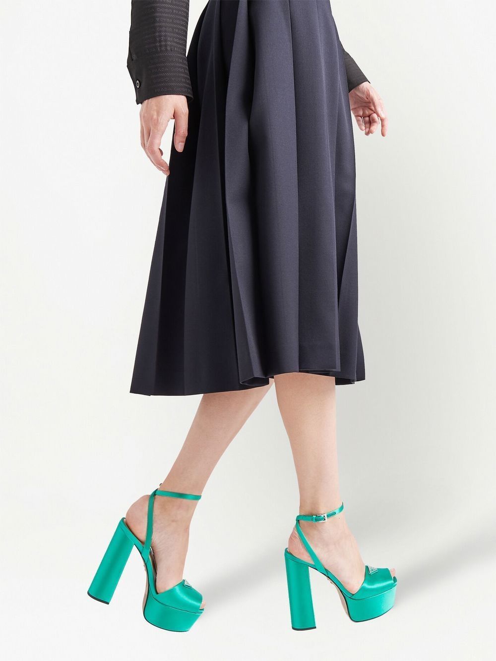 o1w1db11124 Logo-Plaque Satin Platform Sandals in Green