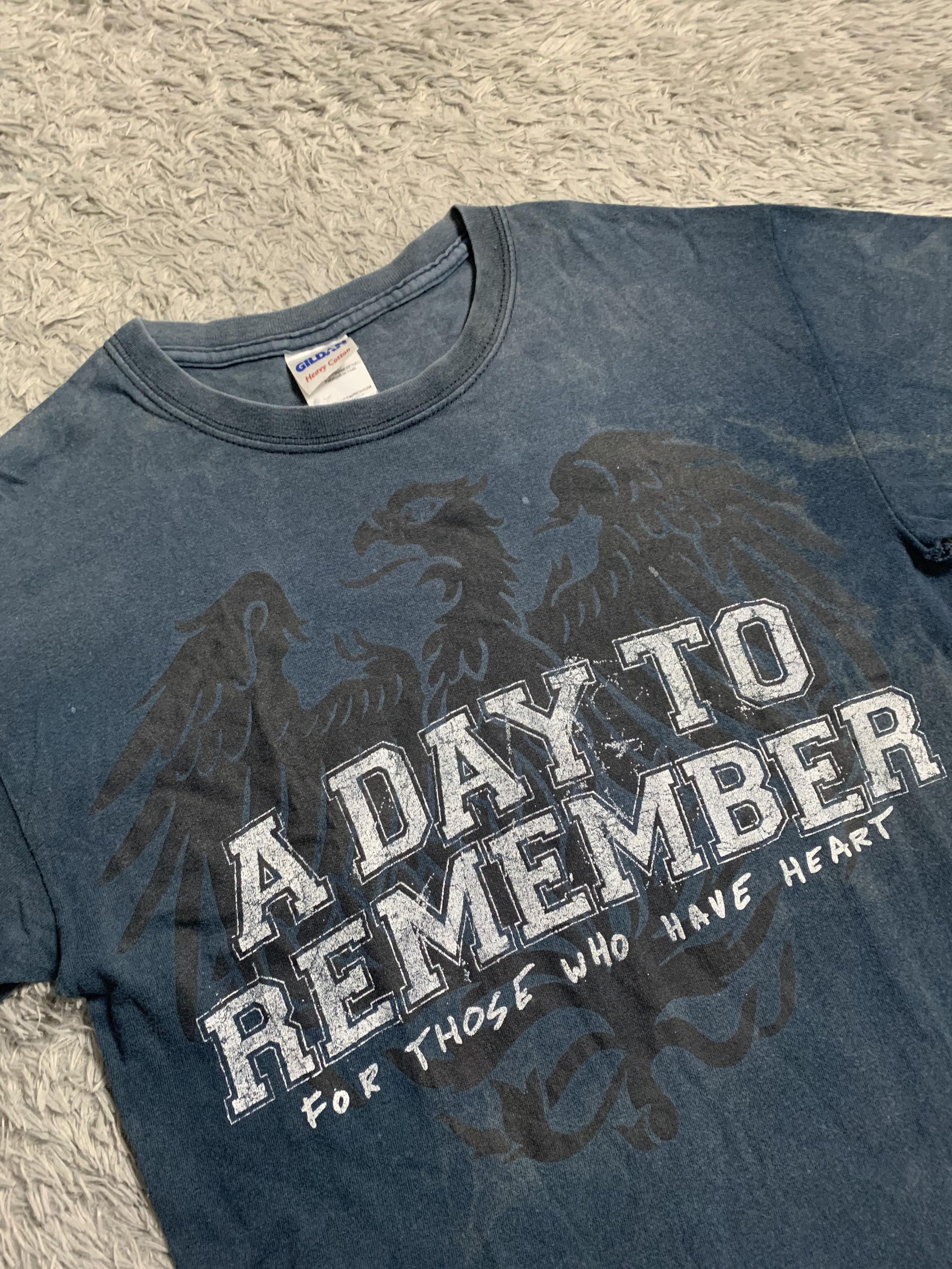 Band Tees Crazy Vintage A Day To Remember Band Tee Distressed Faded Size US XL / EU 56 / 4 - 1 Thumbnail