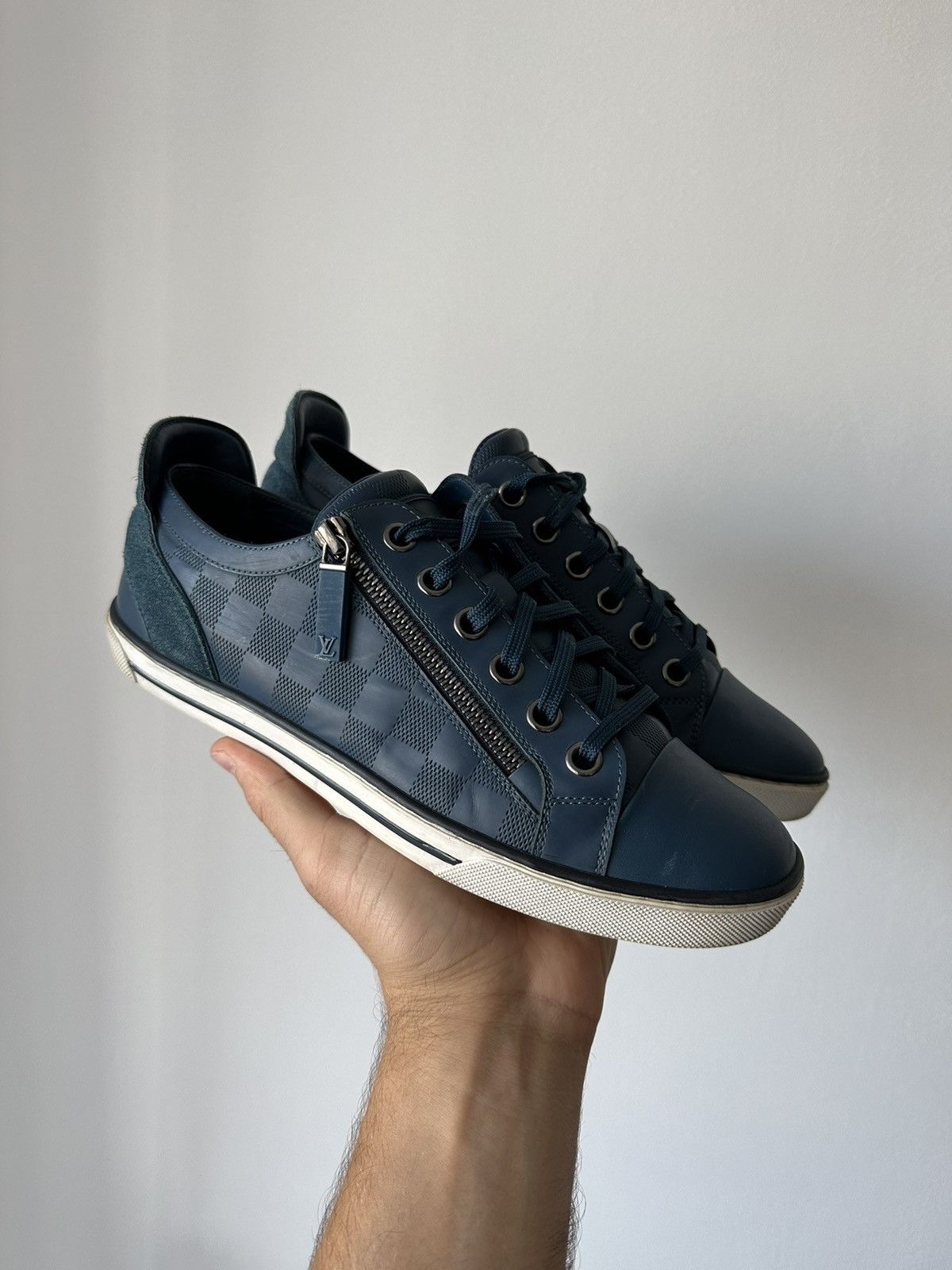 Louis Vuitton Louis Vuitton Damier Aventure Zip-up sneakers blue Size US 7 / EU 40 - 8 Thumbnail