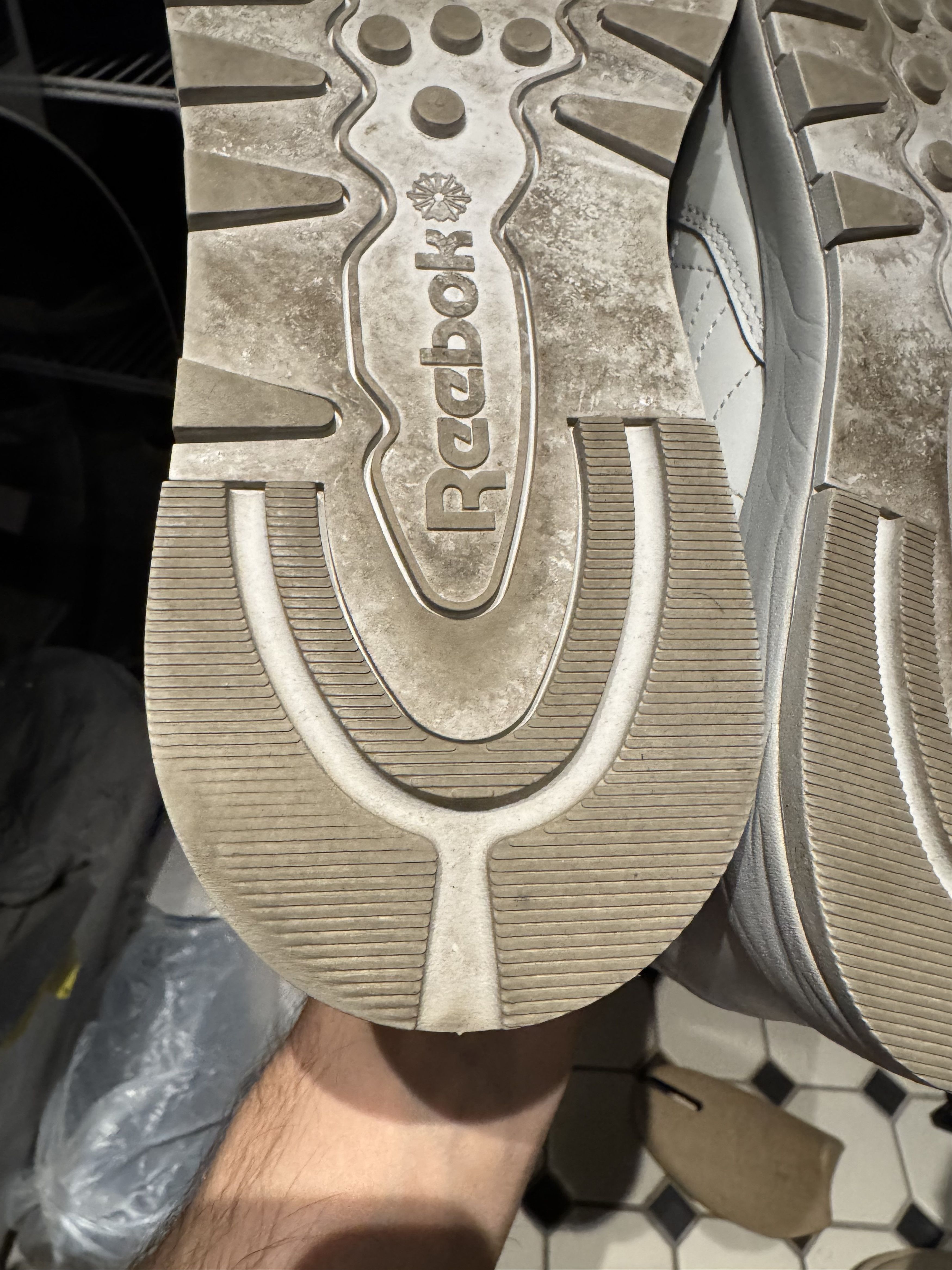 Maison Margiela × Reebok Maison Margiela x Reebok Classic Leather Tabi Size US 9 / EU 42 - 9 Thumbnail