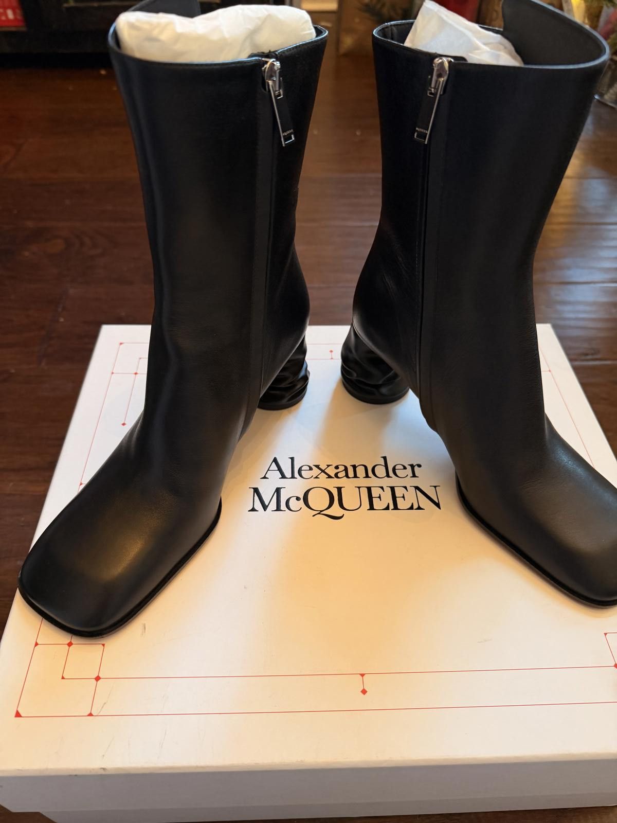 Alexander McQueen Alexander McQueen Leather Ankle Boots with Sculpted Heel Size US 7 / IT 37 - 4 Thumbnail