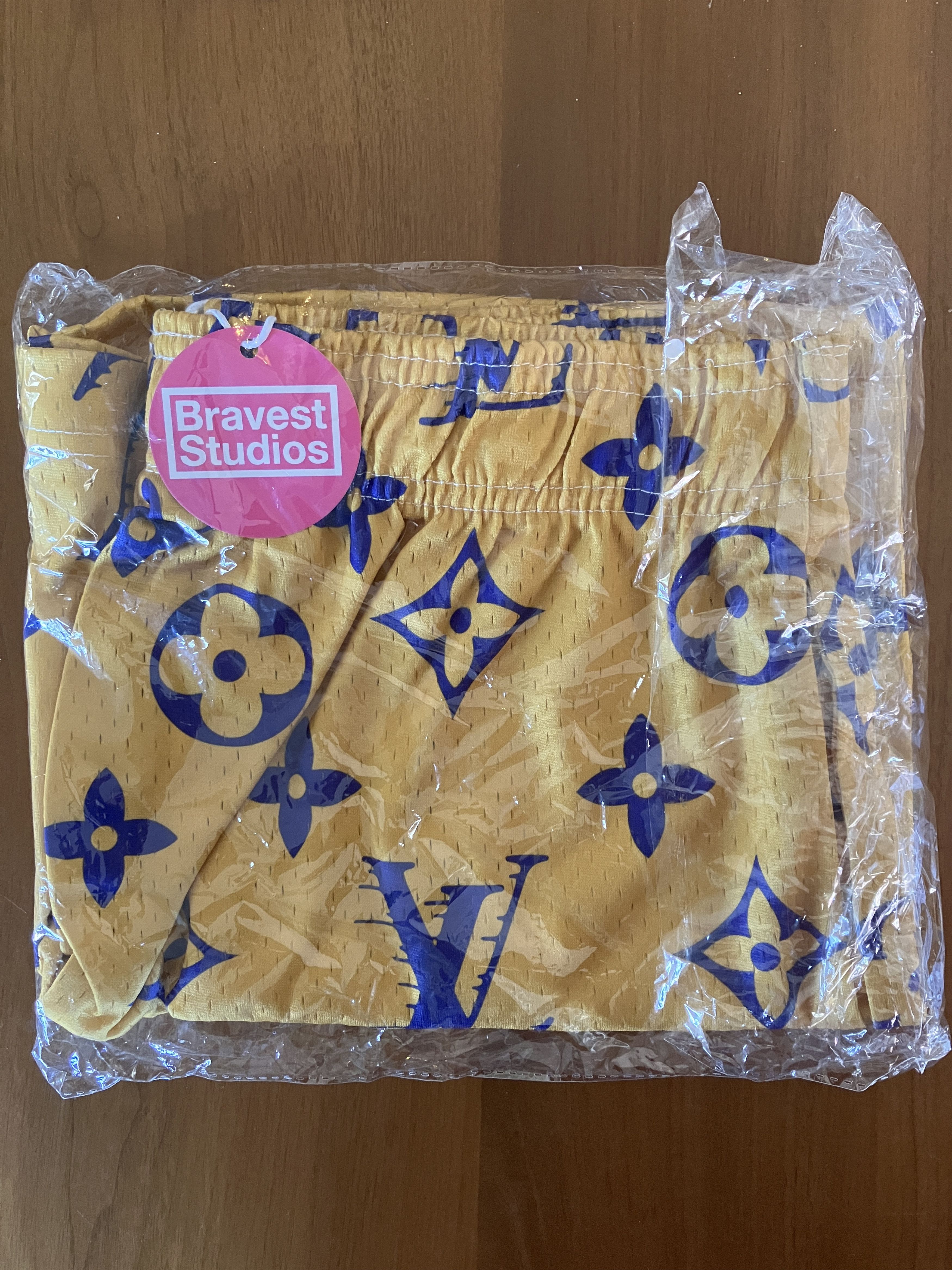 Bravest Studios 2020 LV Yellow Lakers Shorts Size L (32-34)