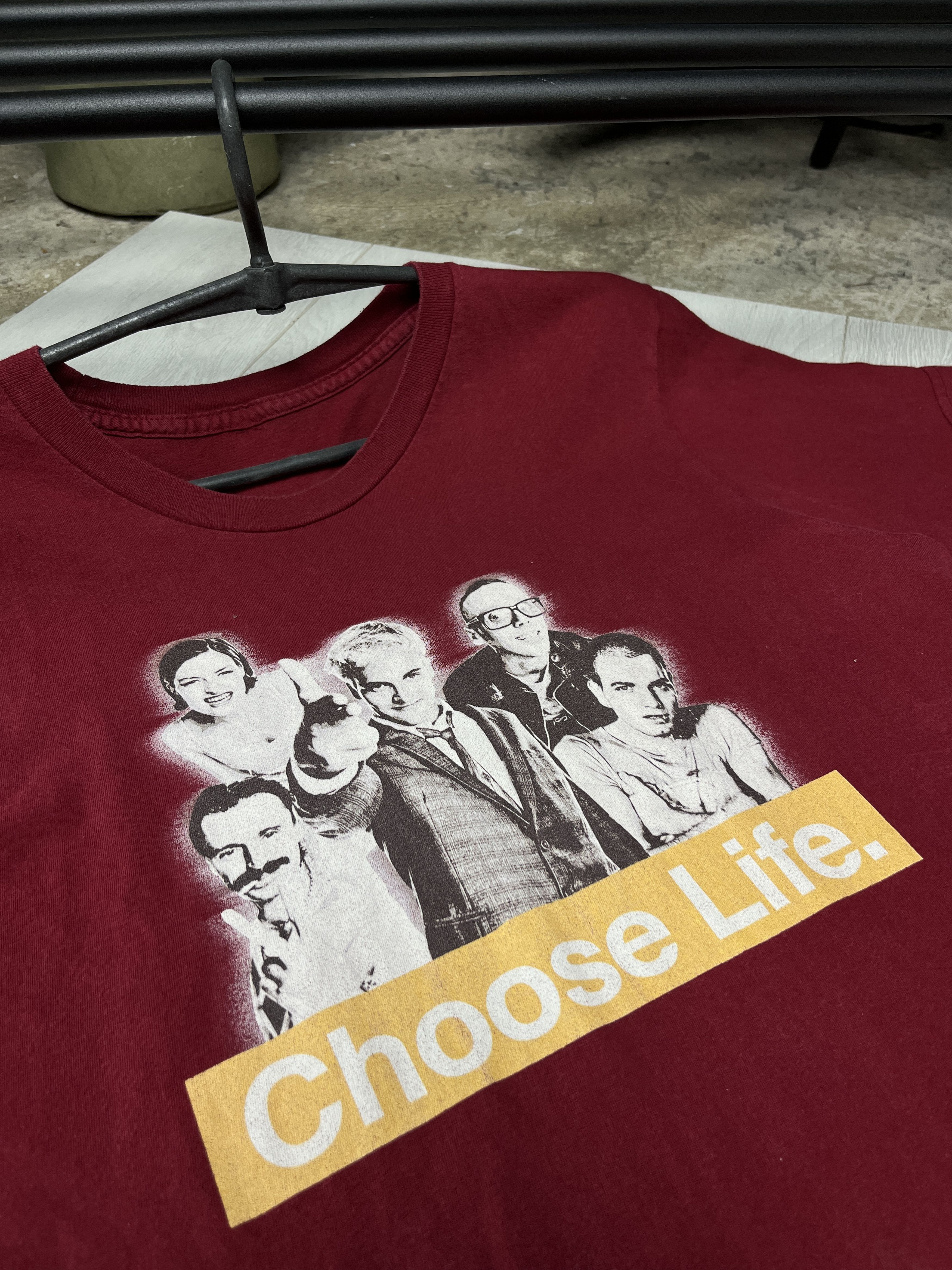 Vintage 1990s TRAINSPOTTING CHOOSE LIFE CAST PHOTO TEE - № 953 Size US M / EU 48-50 / 2 - 4 Thumbnail