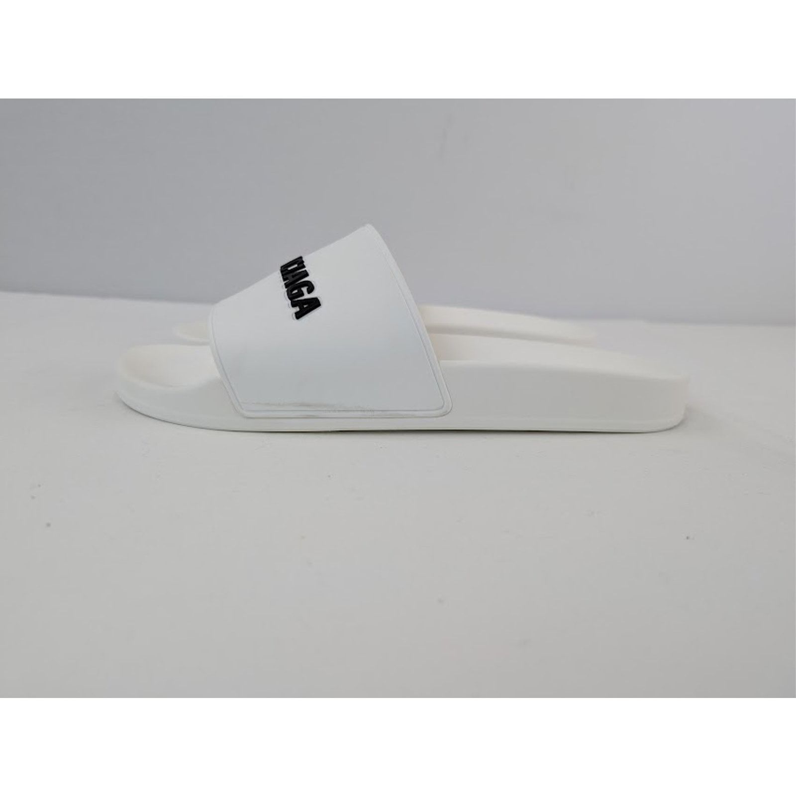 Balenciaga o1rshd1 Q:2 / Rubber Logo Pool Slide Sandals White / Black Size US 14 / EU 47 - 10 Thumbnail