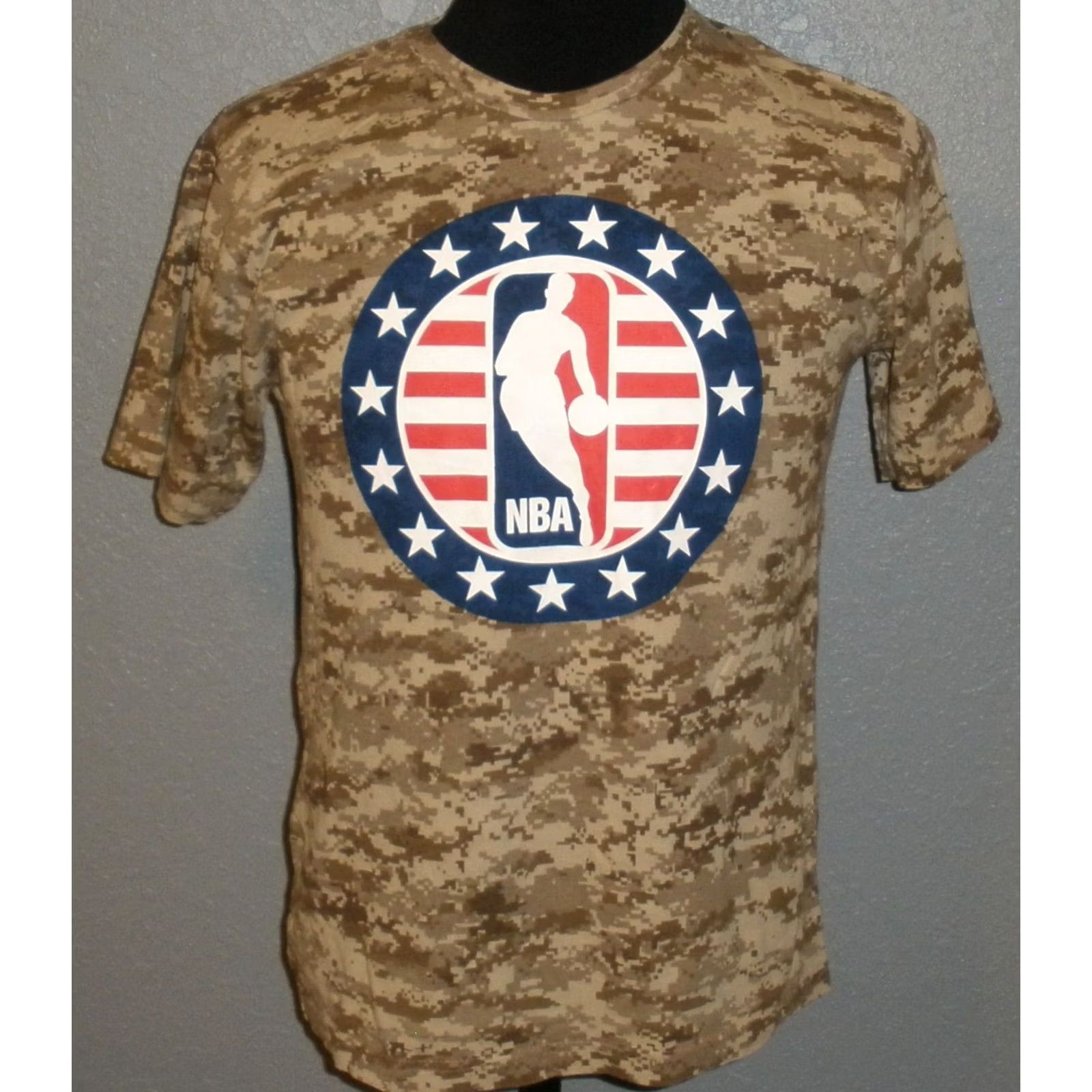 NBA Nike Shirt Adult Medium Military Commitment to Service Camouflage NBA Crew Neck T-Shirt Size US M / EU 48-50 / 2 - 2 Thumbnail