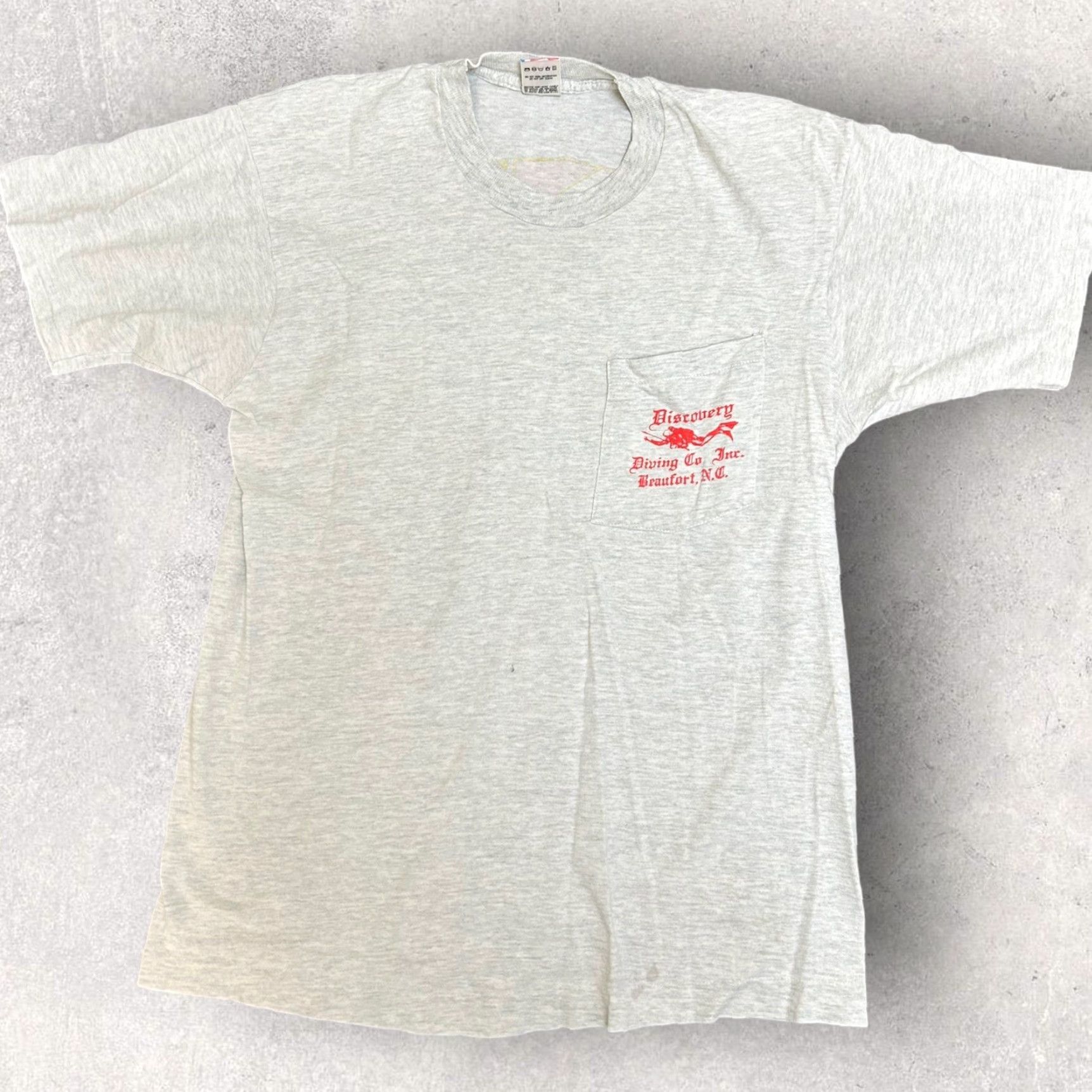 Fruit Of The Loom VINTAGE Scuba Diving Club Single Stitch T Shirt Gray Small Mens S Cotton Graphic Tee 1990s Size US S / EU 44-46 / 1 - 3 Thumbnail