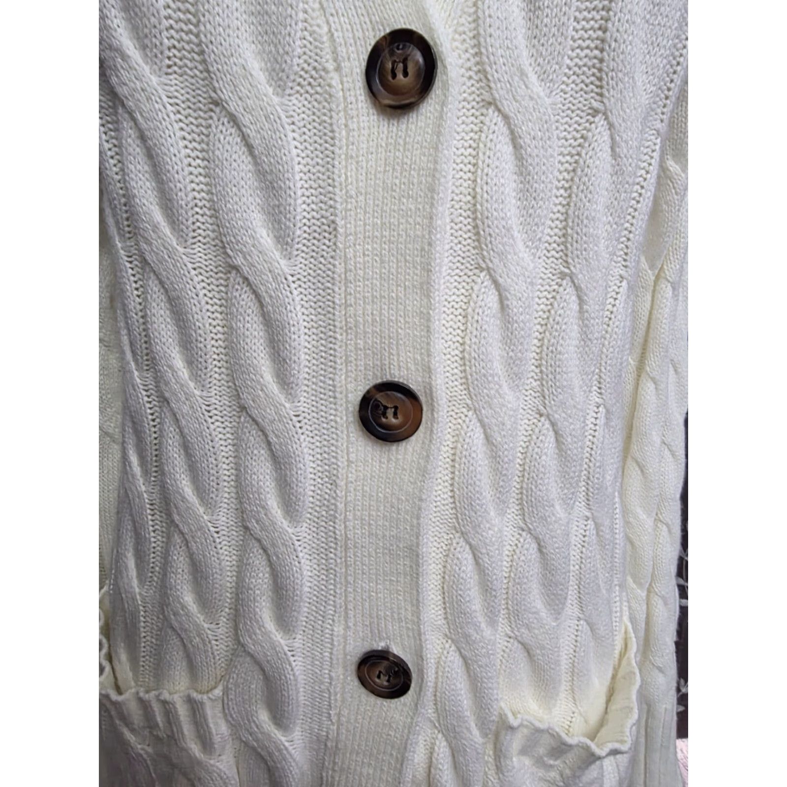 Vintage Merokeety Cardigan Sweater Women M Ivory Cable Knit Pockets Long V-Neck Raglan Sleeve Button Knit Lightweight EUC Size M / US 6-8 / IT 42-44 - 4 Thumbnail