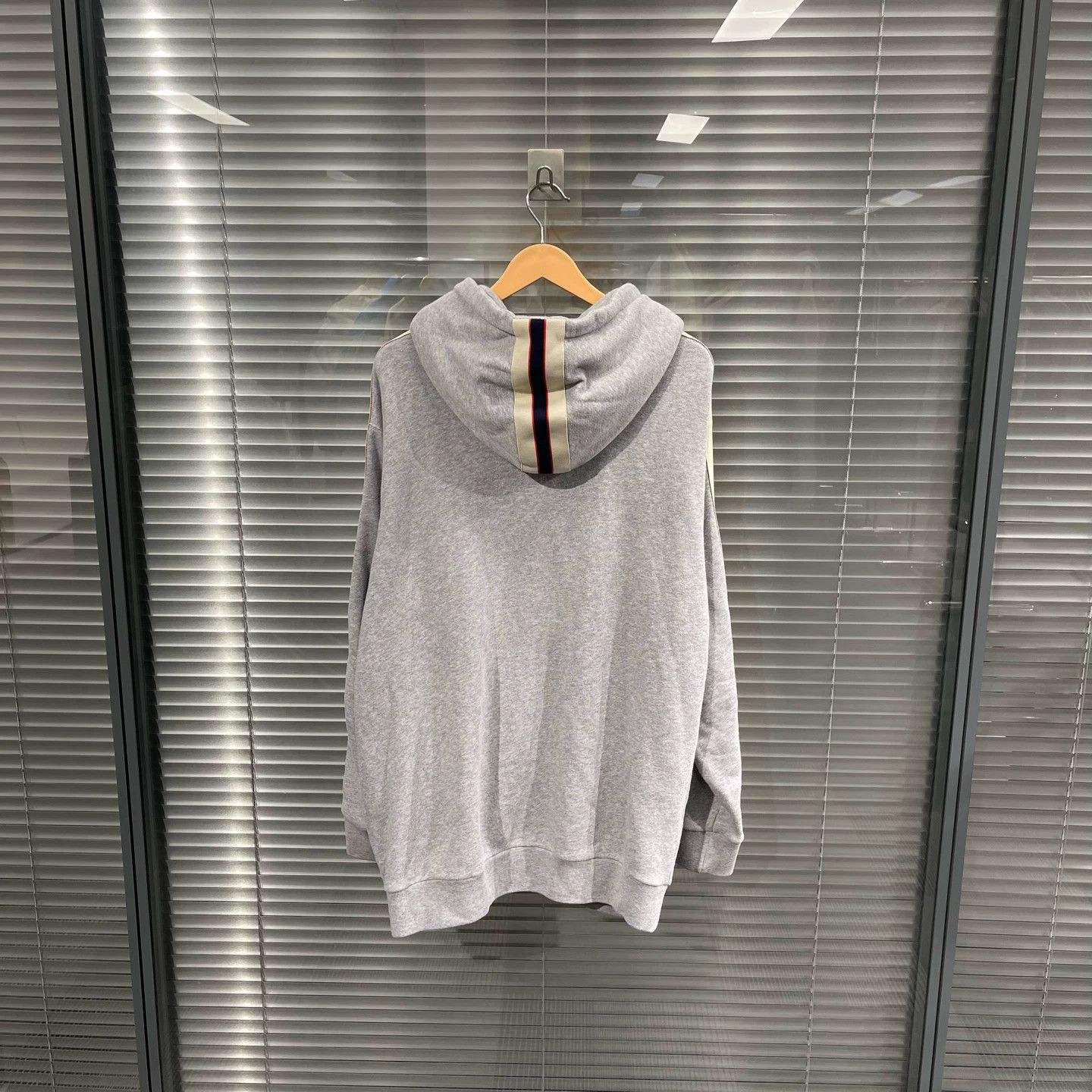 Gucci Gucci Gray Butterfly Logo Zip Jacket L Size L / US 10 / IT 46 - 2 Thumbnail