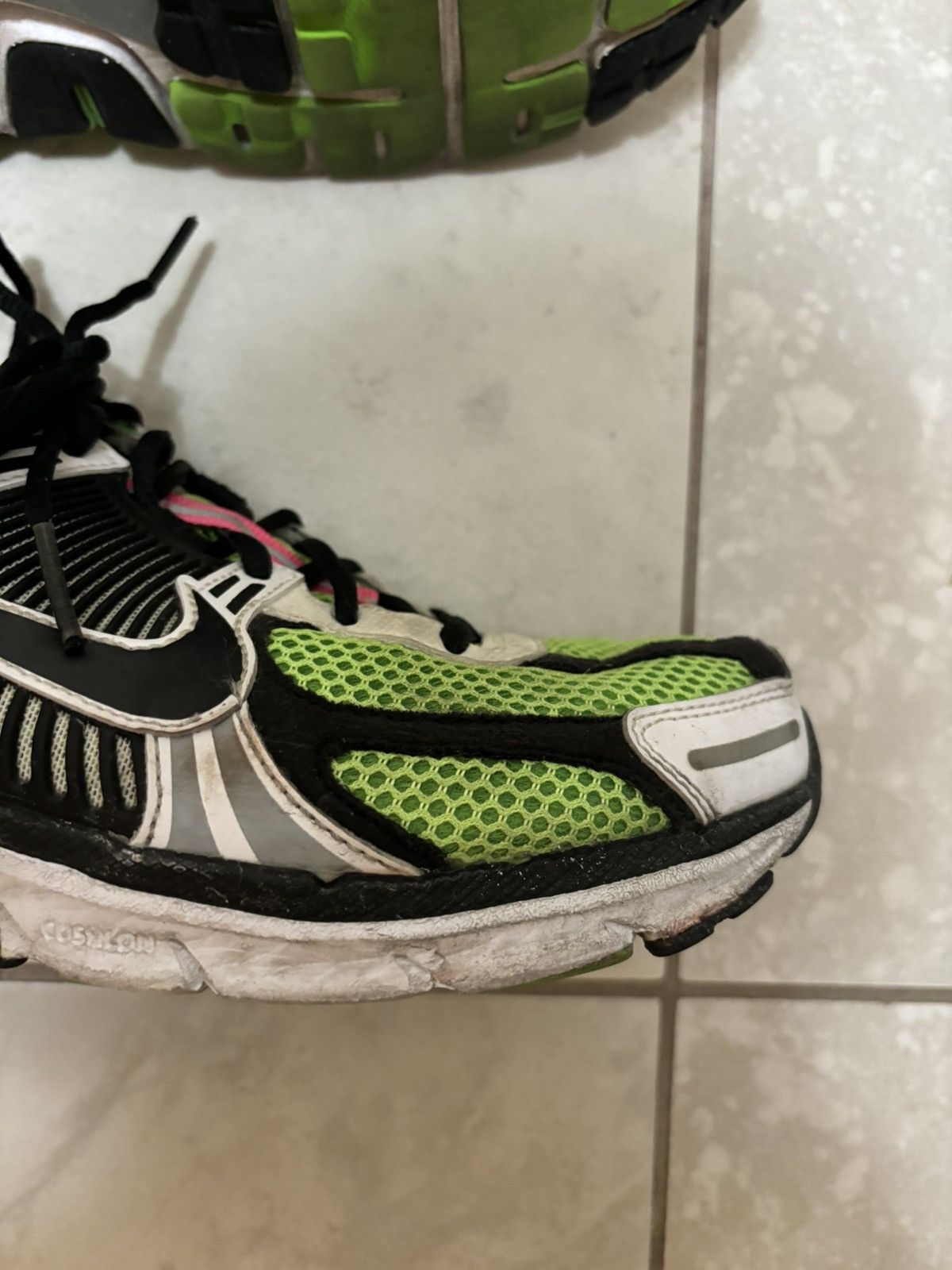 Nike Rare Nike Zoom Vomero 5 Electric Green Black Size 9 Size US 9 / EU 42 - 6 Thumbnail