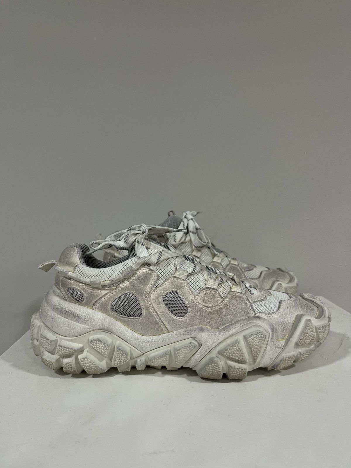 Acne Studios Boltzer M sneaker. Size 39 Size US 9 / IT 39 - 8 Thumbnail
