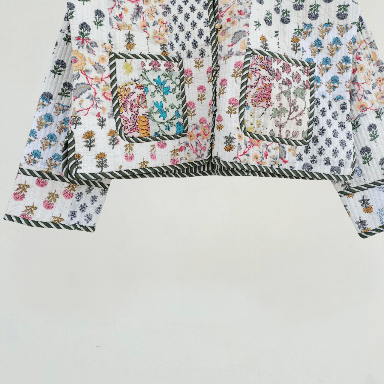 Handmade Vintage Patchwork Kantha Jacket, Short Quilted Jacket Size S / US 4 / IT 40 - 6 Thumbnail