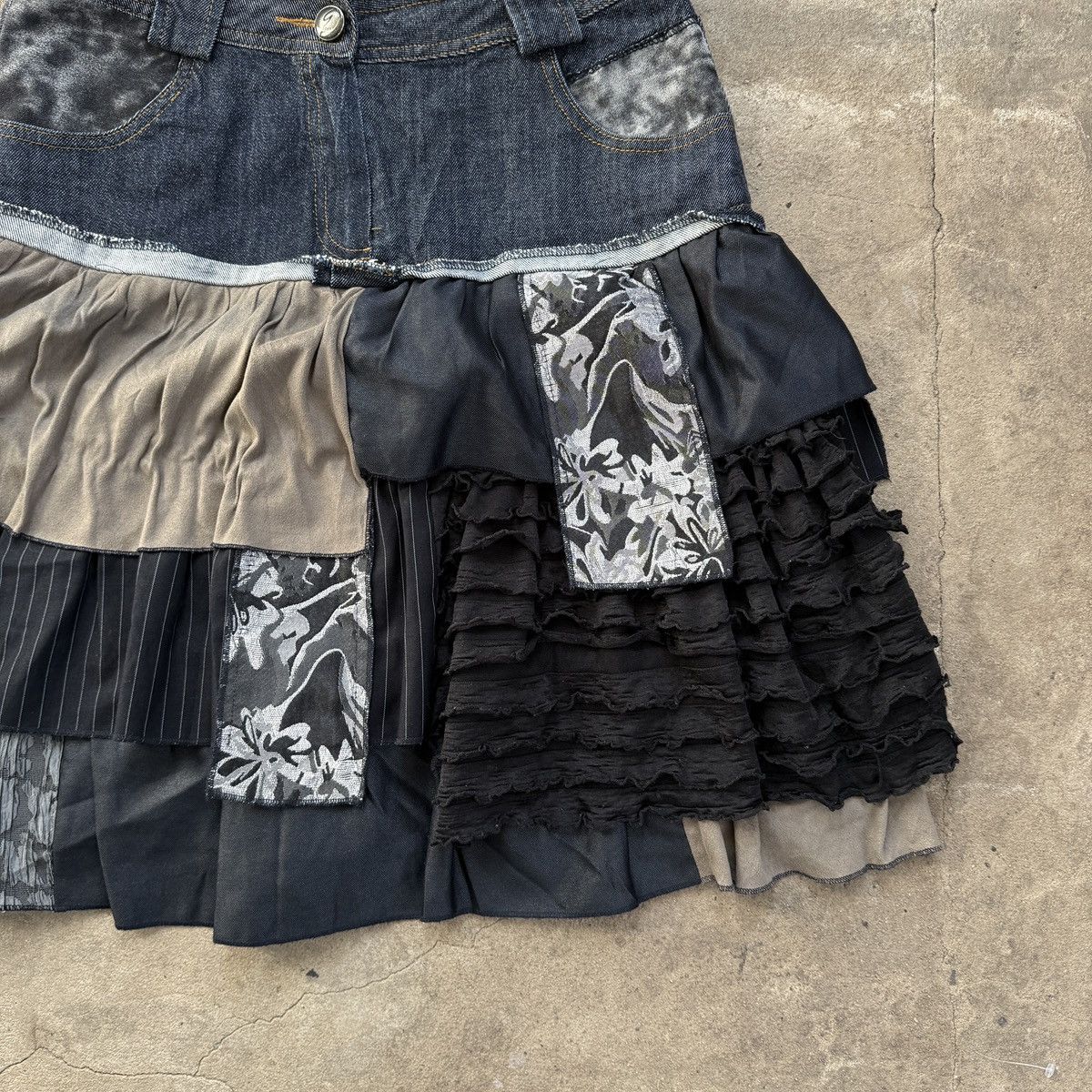 Japanese Brand Geisha Denim Unique Patchwork Midi Skirt Size 26" / US 2 / IT 38 - 3 Thumbnail