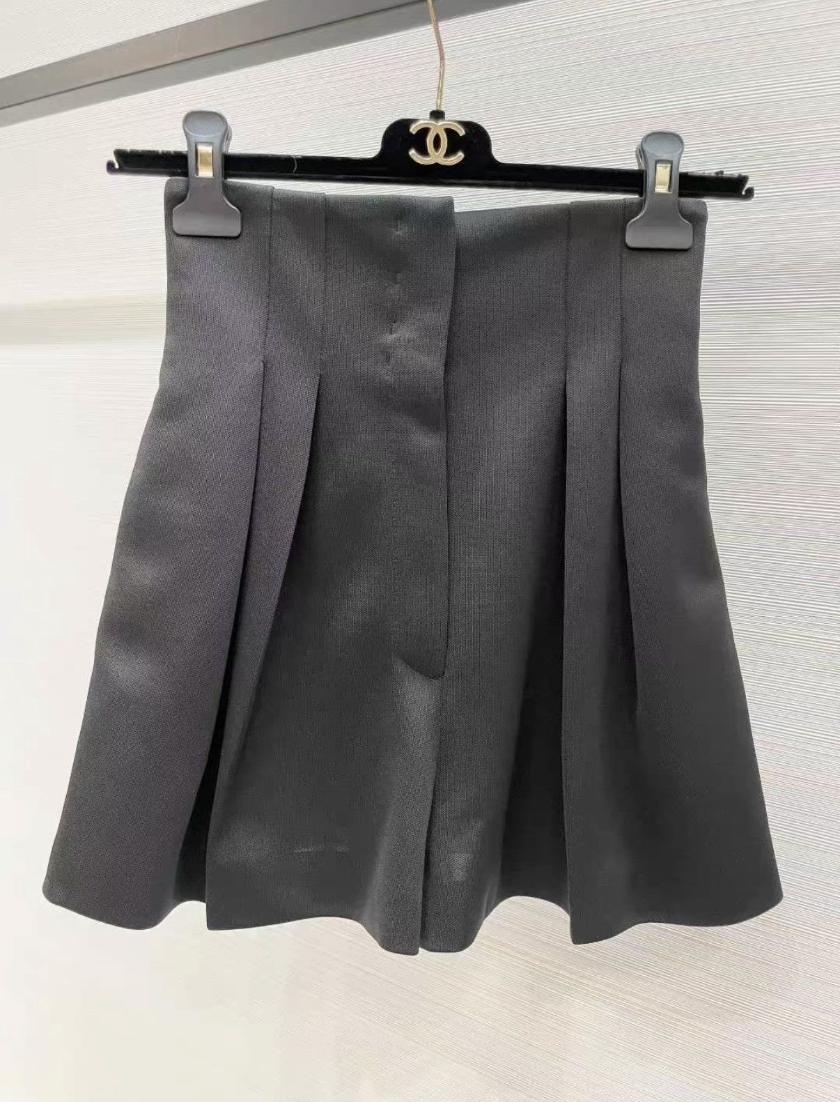 Fendi Fendi Classic Black High-Waisted Women's Shorts J33 Size 26" / US 2 / IT 38 - 4 Thumbnail