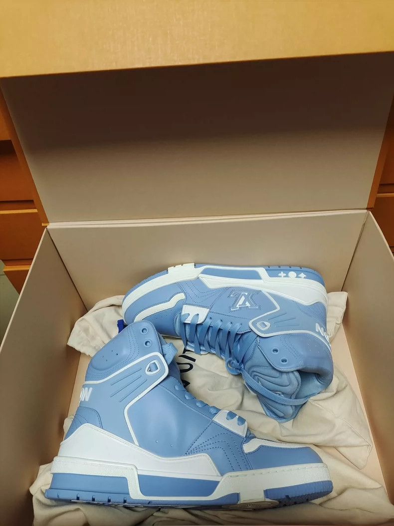Louis Vuitton Louis Vuitton Trainer blue and white sneakers Size US 7 / EU 40 - 1 Thumbnail