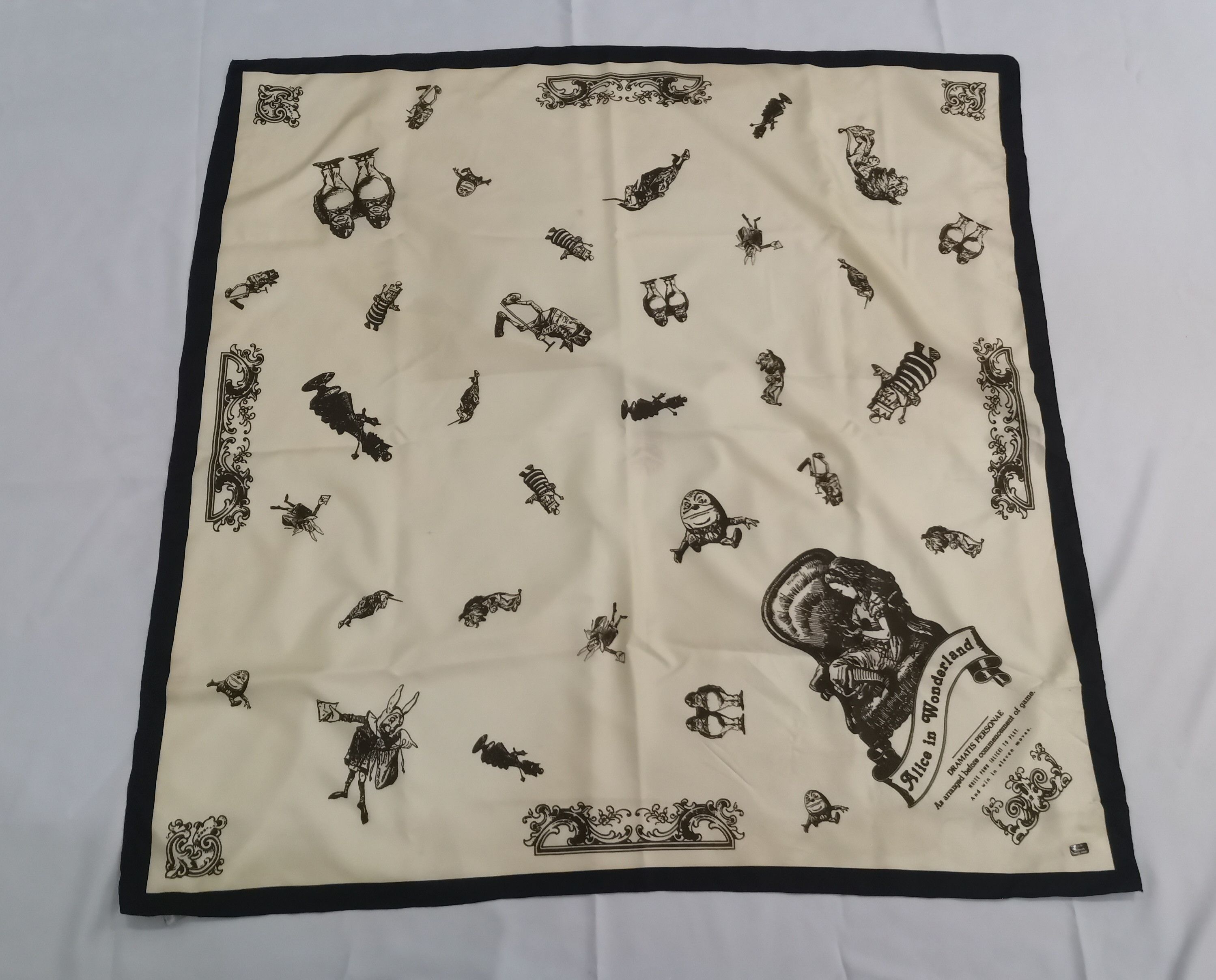 Vintage Rare vintage Alice in Wonderland scarves nice design Size ONE SIZE - 1 Thumbnail