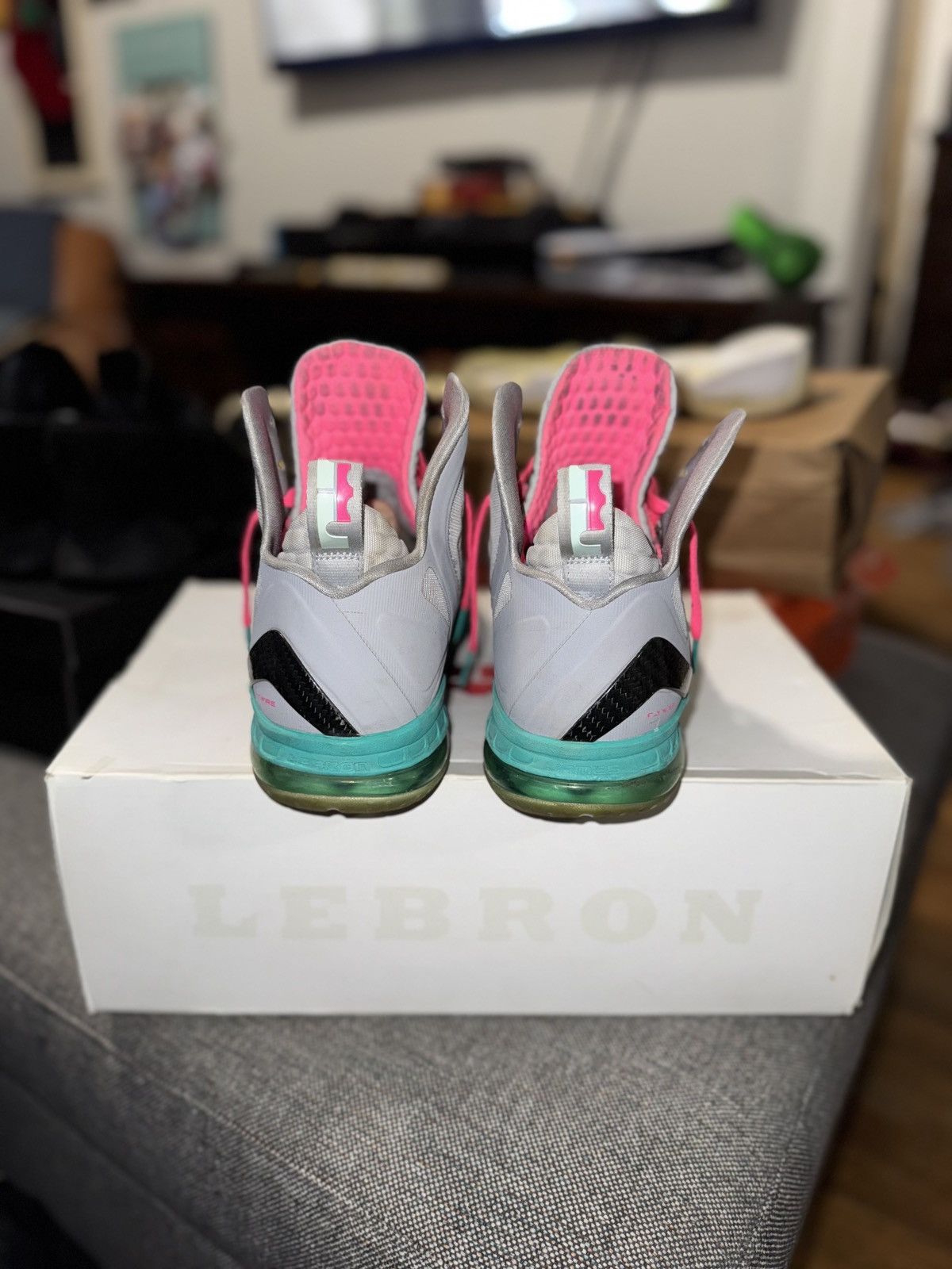 Nike LeBron 9 South Beach P.S. Elite Size US 11 / EU 44 - 3 Thumbnail