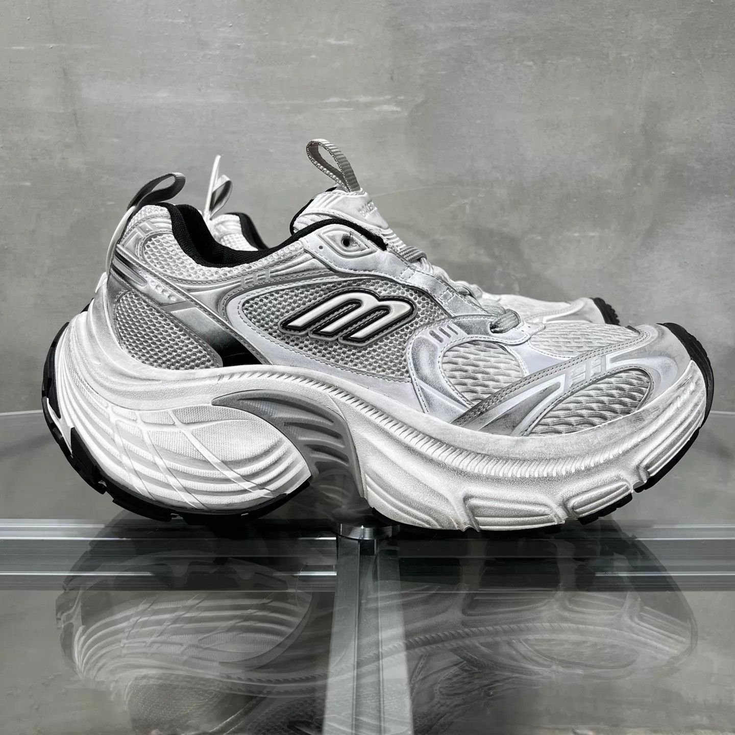 Balenciaga Balenciaga 10XL Distressed White/Gray Dad Shoe EUR 43 Size US 10 / EU 43 - 4 Thumbnail