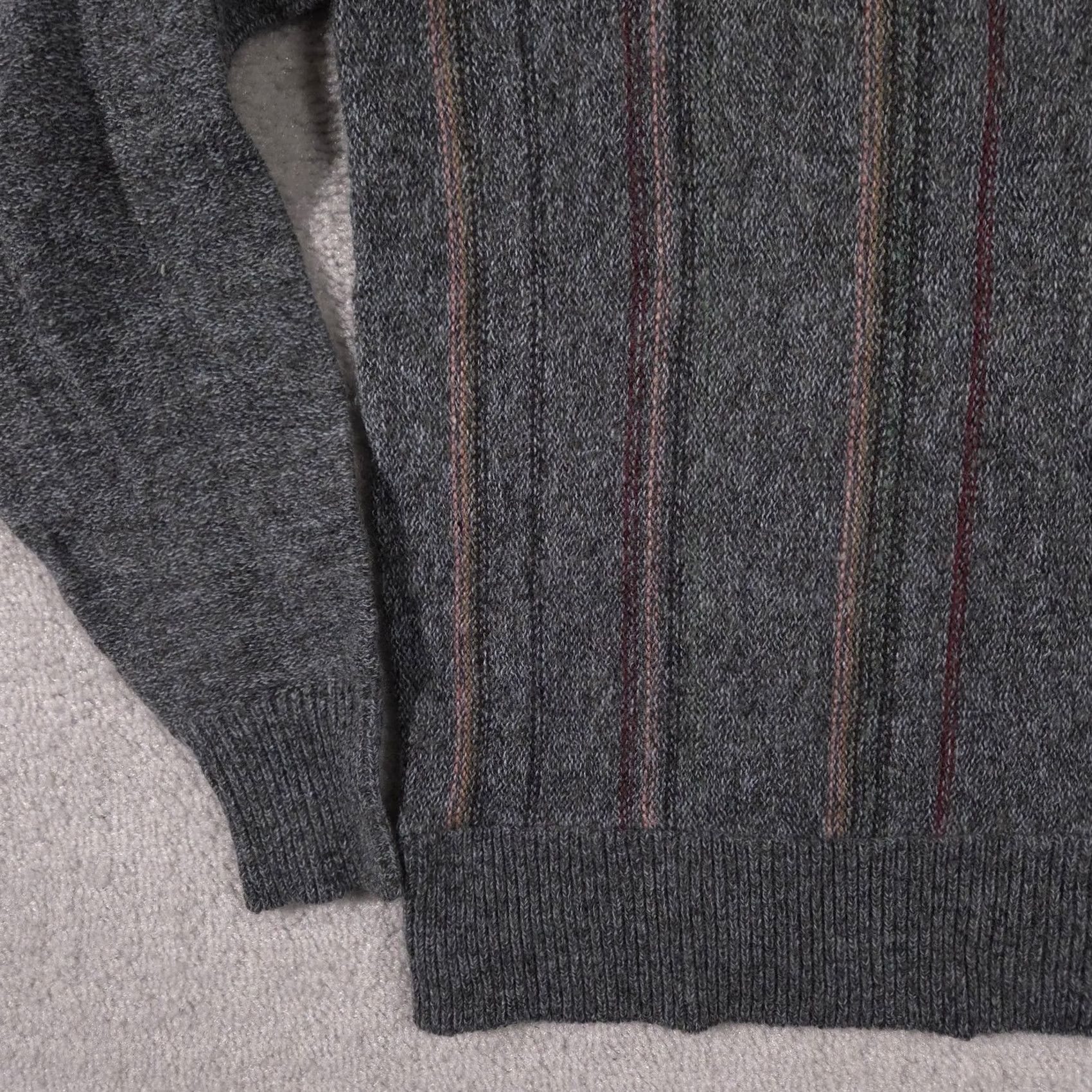 Vintage VINTAGE Heritage Sweater Mens Large Gray V-Neck Stripe Acrylic Wool Made USA 90s Mens Large Gray Stripe V-Neck Knit Pullover Size US L / EU 52-54 / 3 - 4 Thumbnail