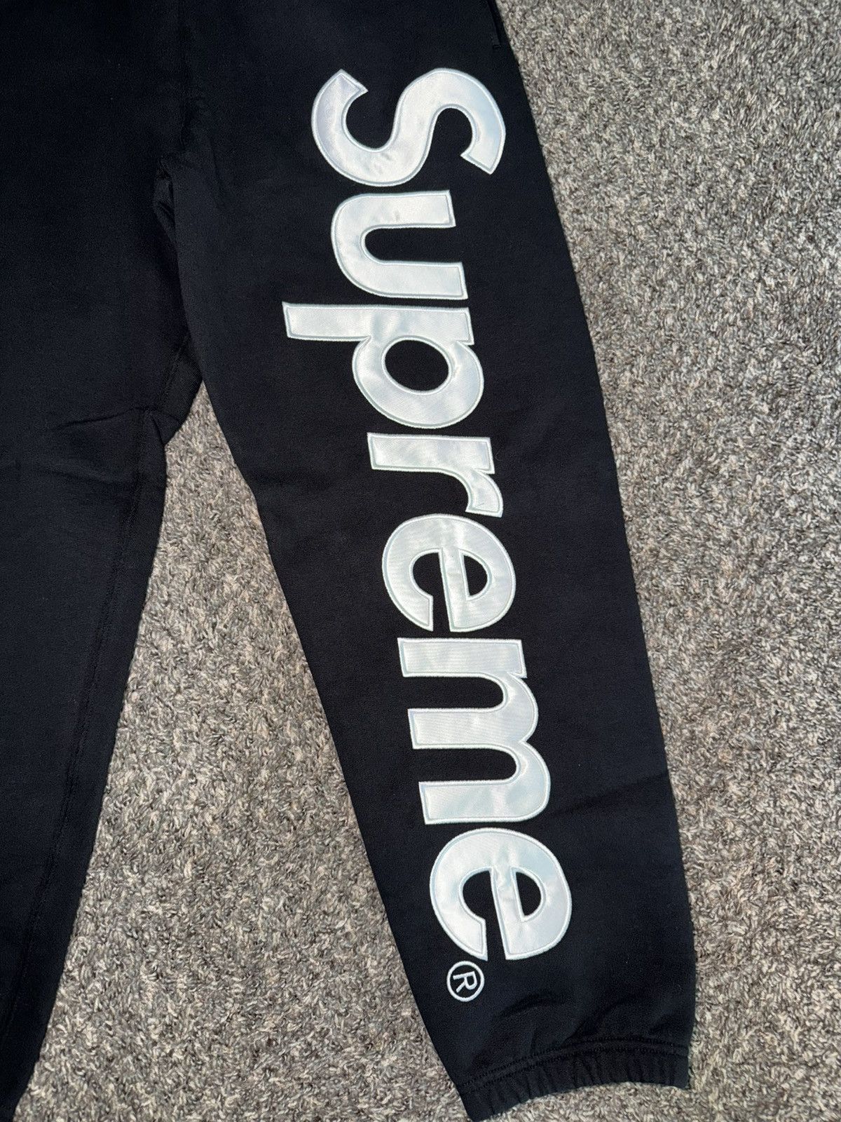 Supreme Supreme Appliqué Satin Sweatpants Size US 30 / EU 46 - 1 Thumbnail