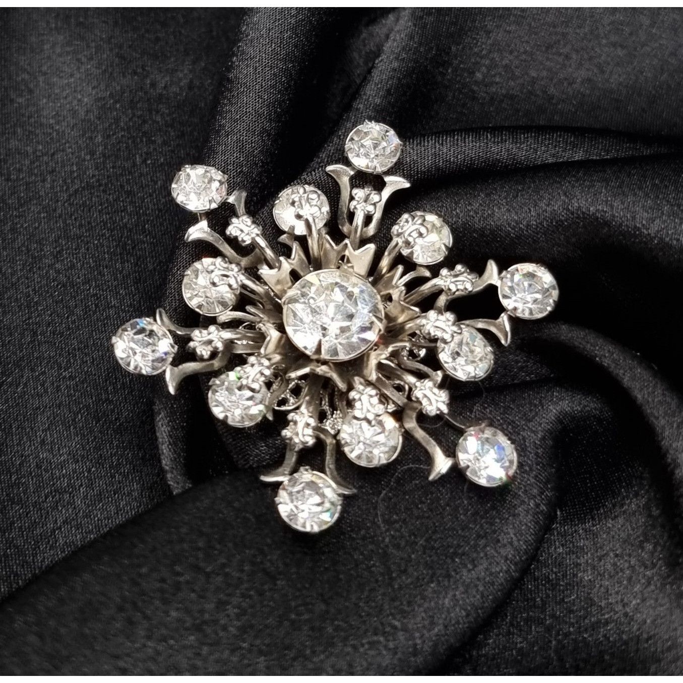 Vintage Vintage 1960's Rhinestone Snowflake Brooch Pin Size ONE SIZE - 3 Thumbnail