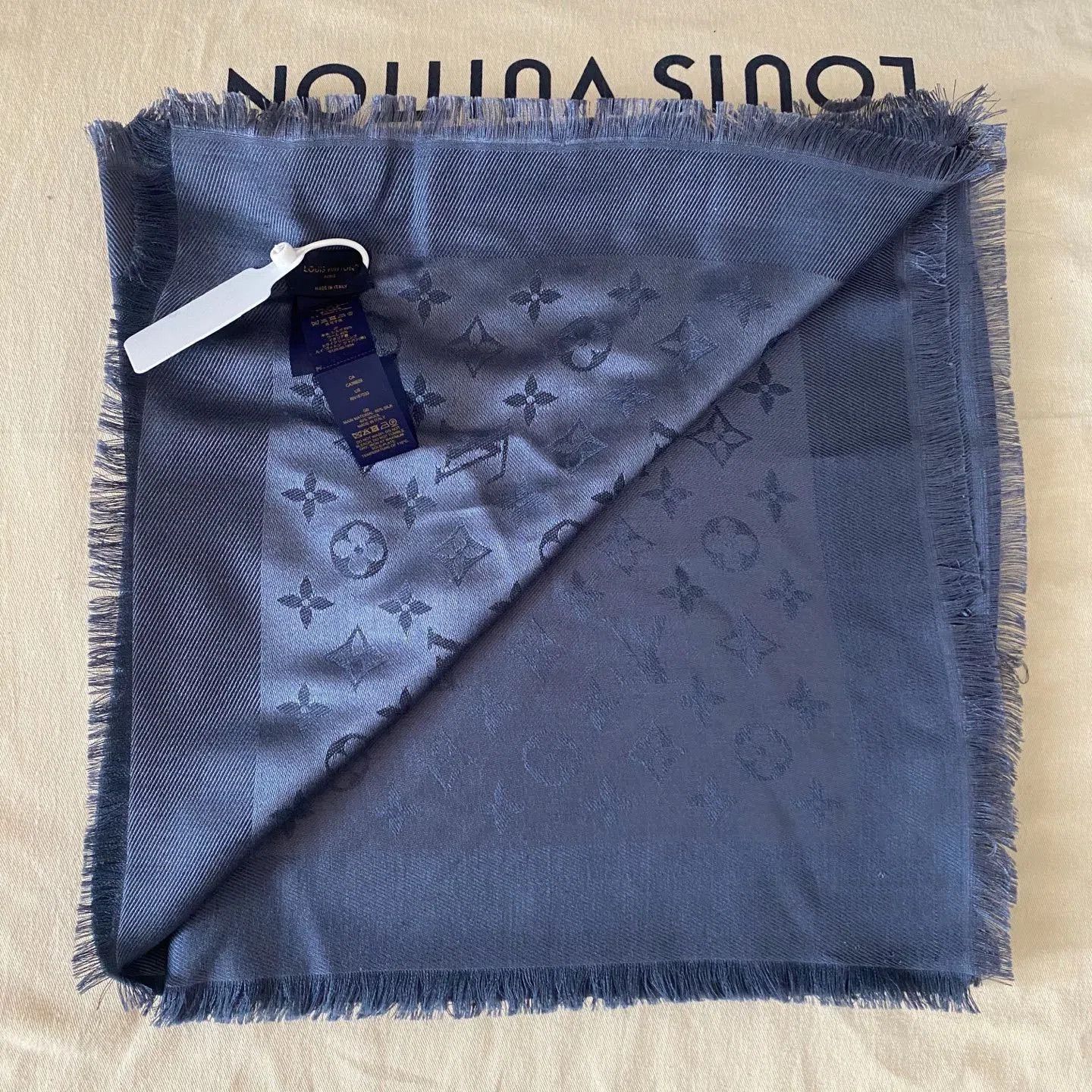 Louis Vuitton LV Women's Square Scarf Shawl. Size ONE SIZE - 4 Thumbnail
