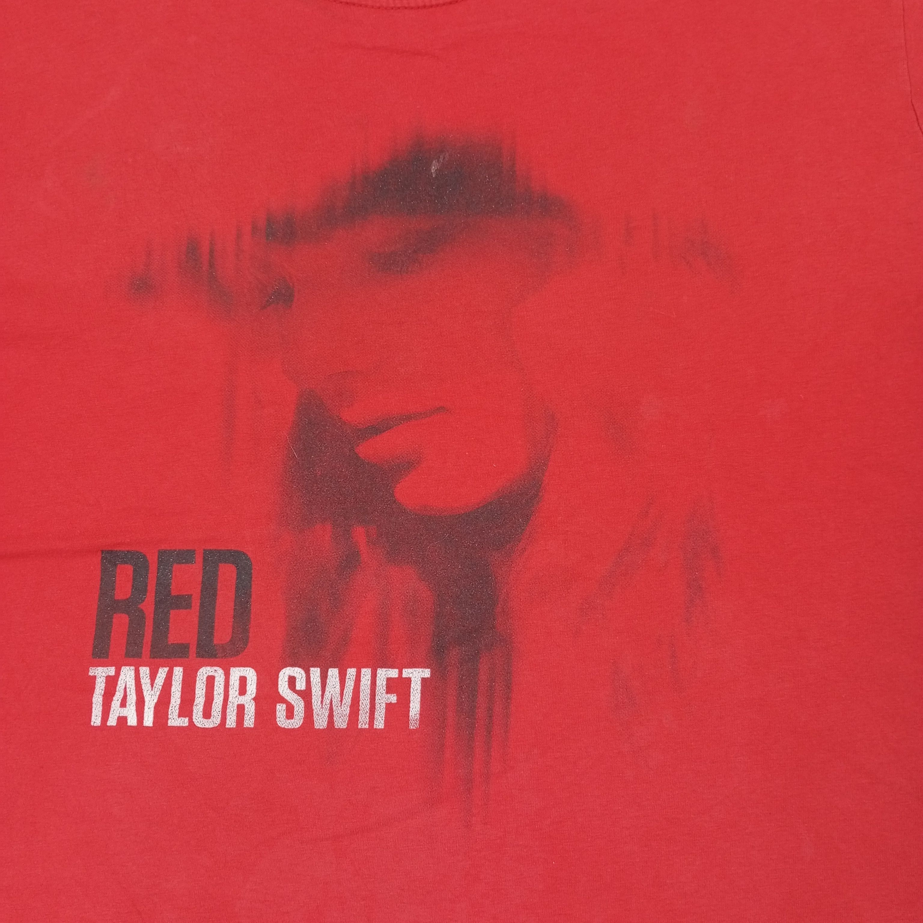 Band Tees Vintage Red Taylor Swift American Solo Singer Tshirt C239N12 Size US L / EU 52-54 / 3 - 2 Thumbnail