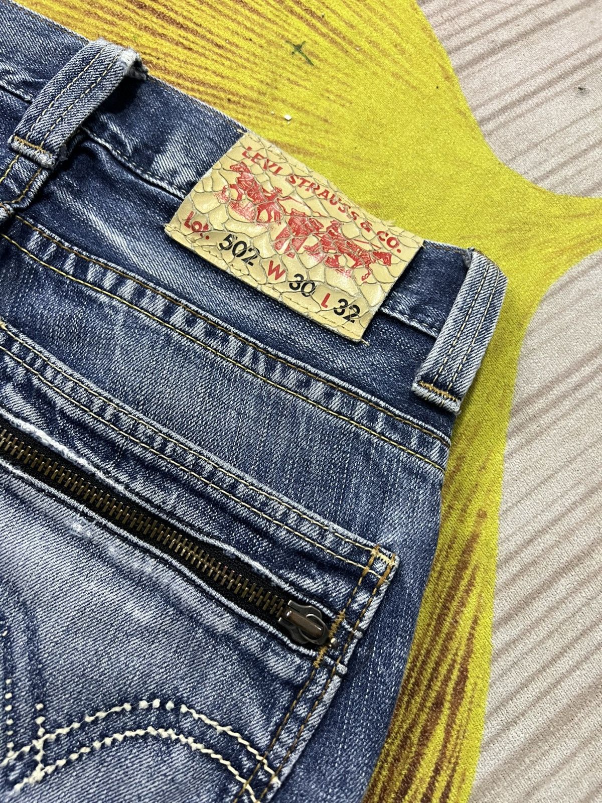 Levi's Vintage Levi’s 502 Distressed Faded Clawmark Jean Very Rare Size US 29 - 20 Thumbnail