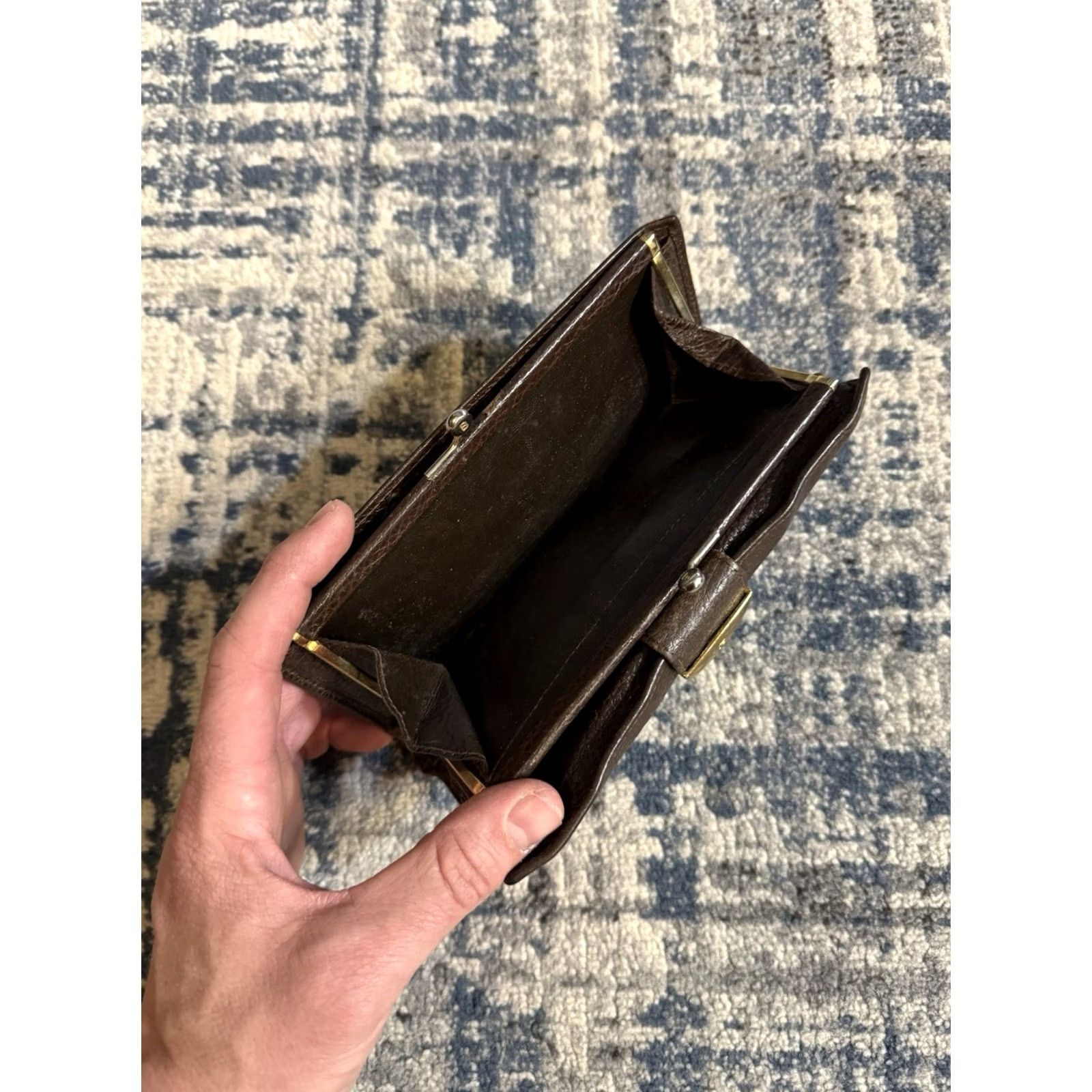 Bally VINTAGE Bally Wallet Women 80s 90s Designer Tan Full Grain Pebble Leather Kisslock Snap 7.25x4 in Italy Size ONE SIZE - 5 Thumbnail