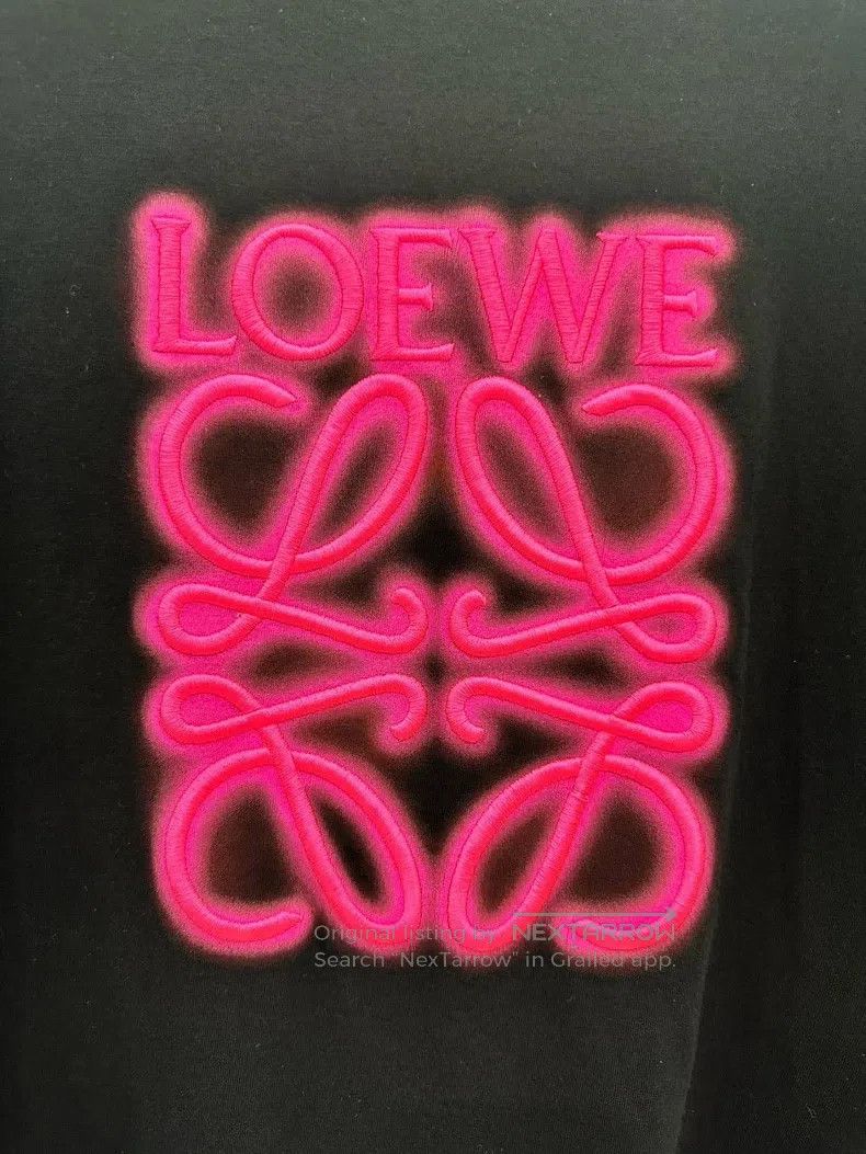 Loewe Loewe SS22 Neon Pink Neon Sign Embroidered Crewneck Short Size US L / EU 52-54 / 3 - 5 Thumbnail