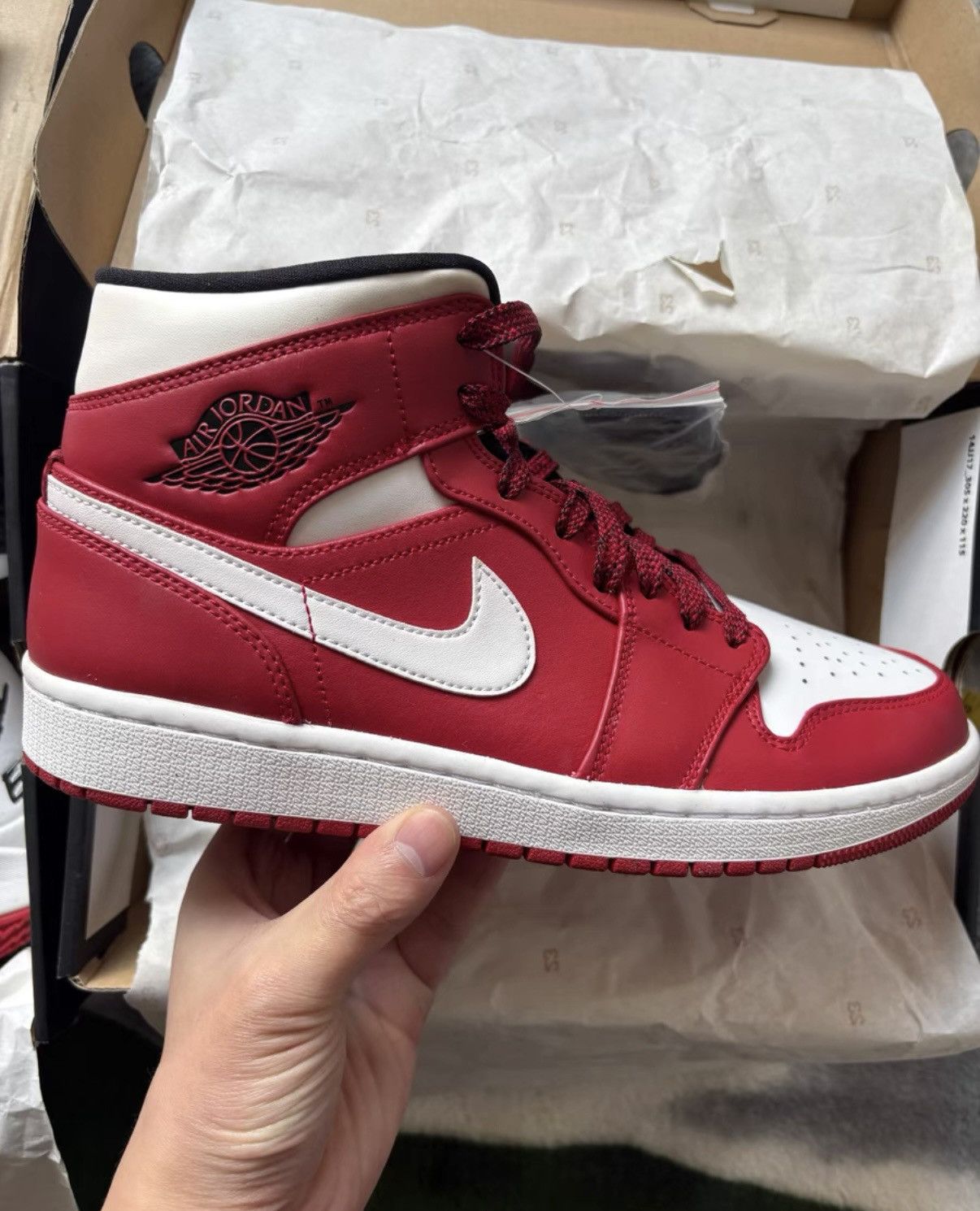 Nike Nike Air jorad Classic white-red colorway, men's high-top Size US 9 / EU 42 - 5 Thumbnail