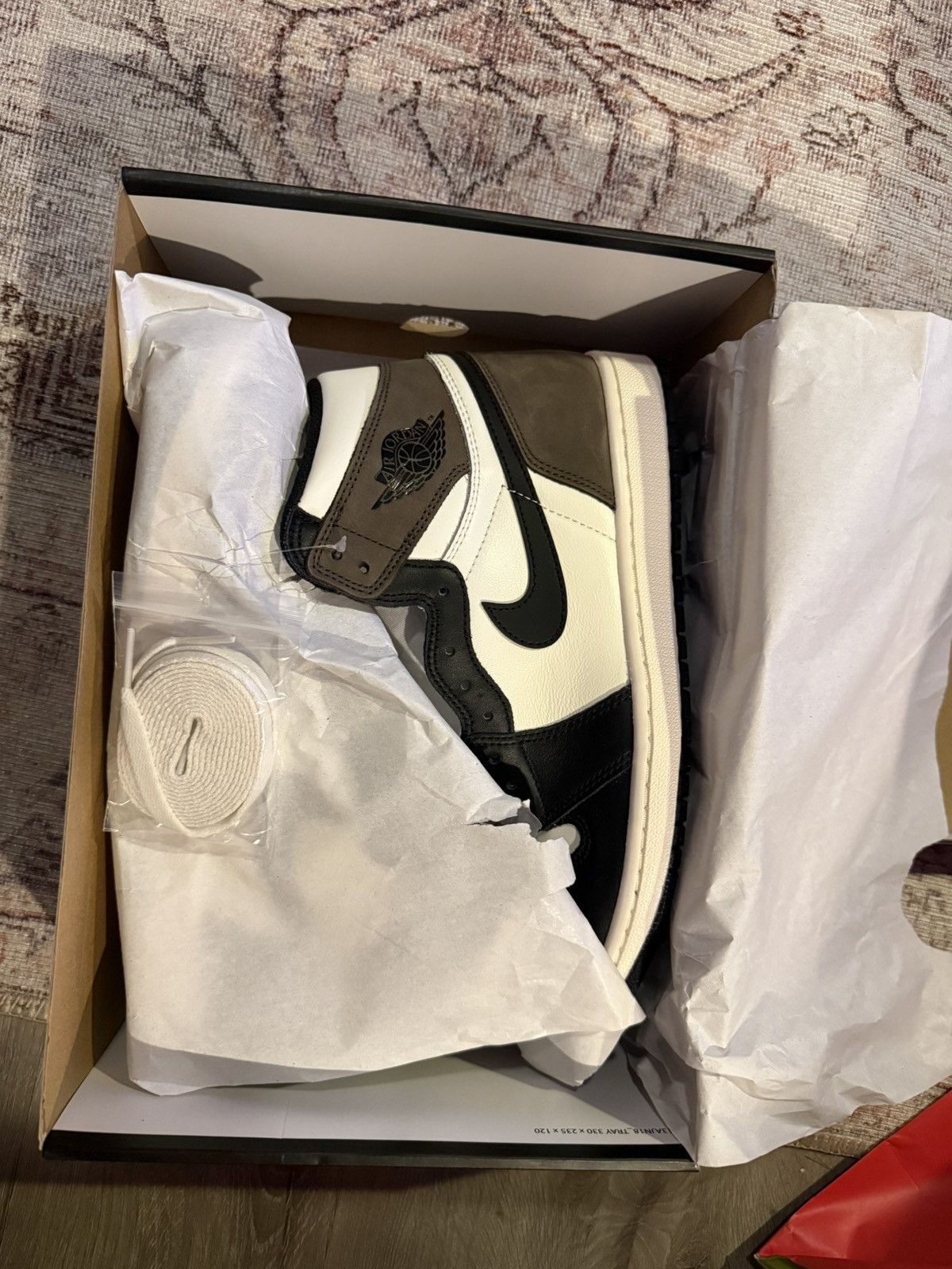 Jordan Brand Nike Air Jordan 1 Retro High OG "Dark Mocha" Size US 10.5 / EU 43-44 - 1 Thumbnail