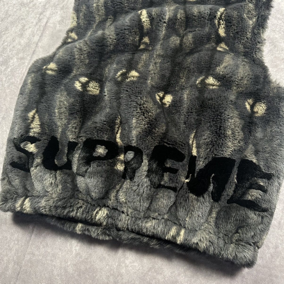 Supreme supreme faux fur hooded vest Size US M / EU 48-50 / 2 - 4 Thumbnail